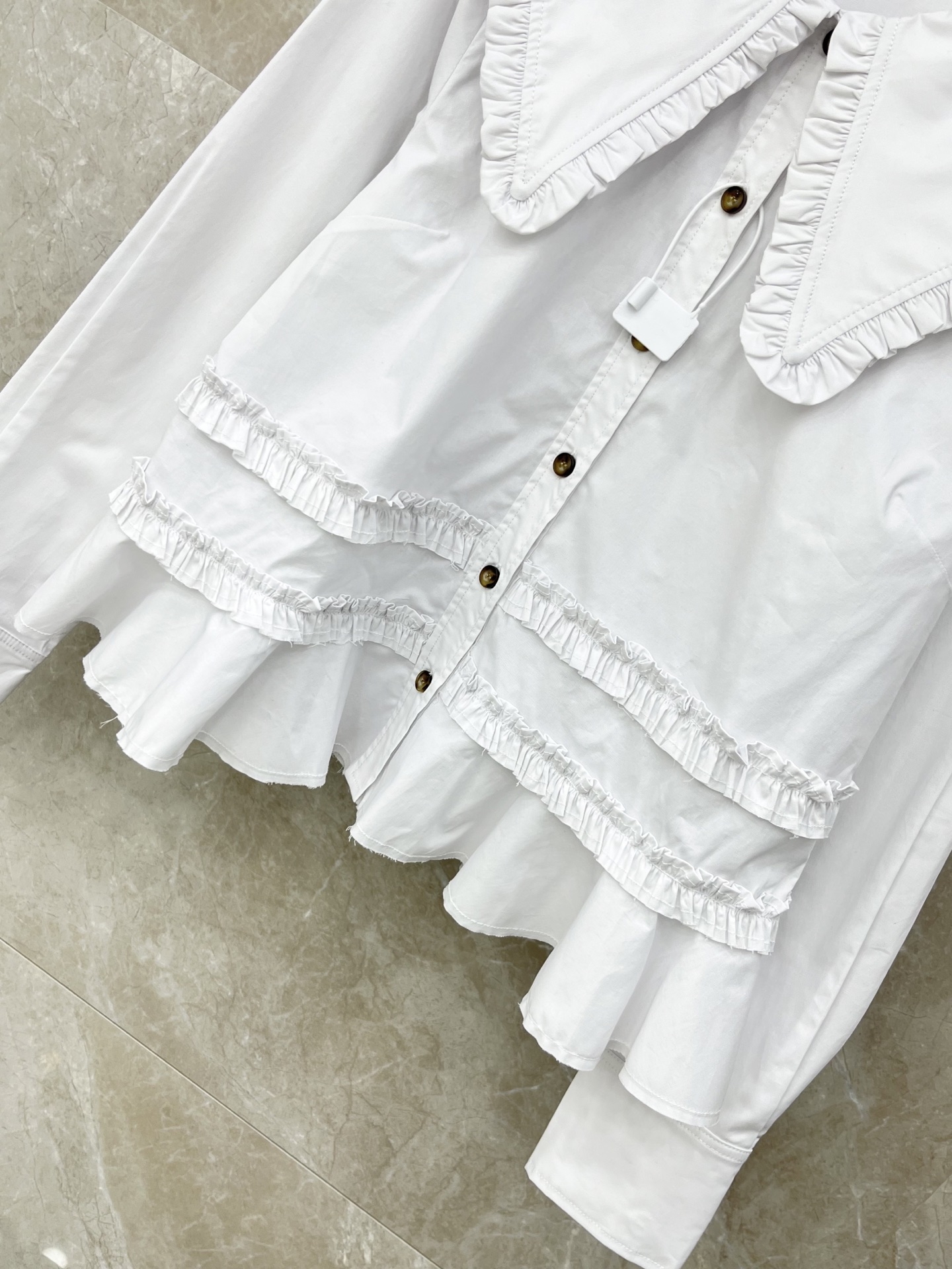 🛒𝐍𝐄𝐖 · 𝟐𝟎𝟐6/爆款现货原单品质 小众*｜2026新品长袖法式衬衫大翻领花边设计 高级肌理细腻 