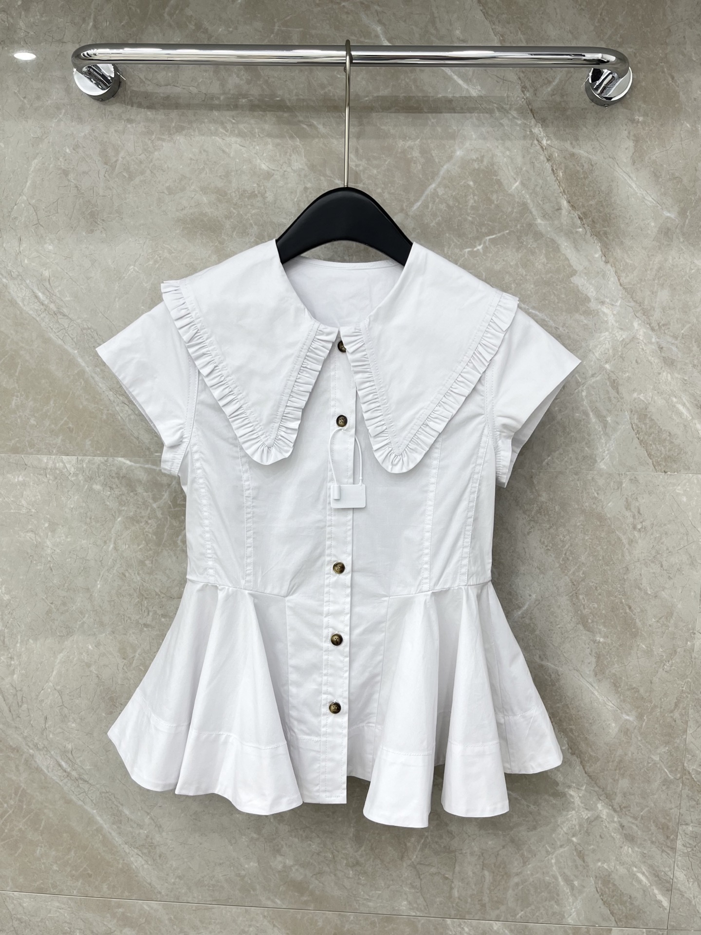 🛒𝐍𝐄𝐖 · 𝟐𝟎𝟐6/爆款现货原单品质 小众*｜2026新品短袖法式衬衫大翻领花边设计 高级肌理细腻 