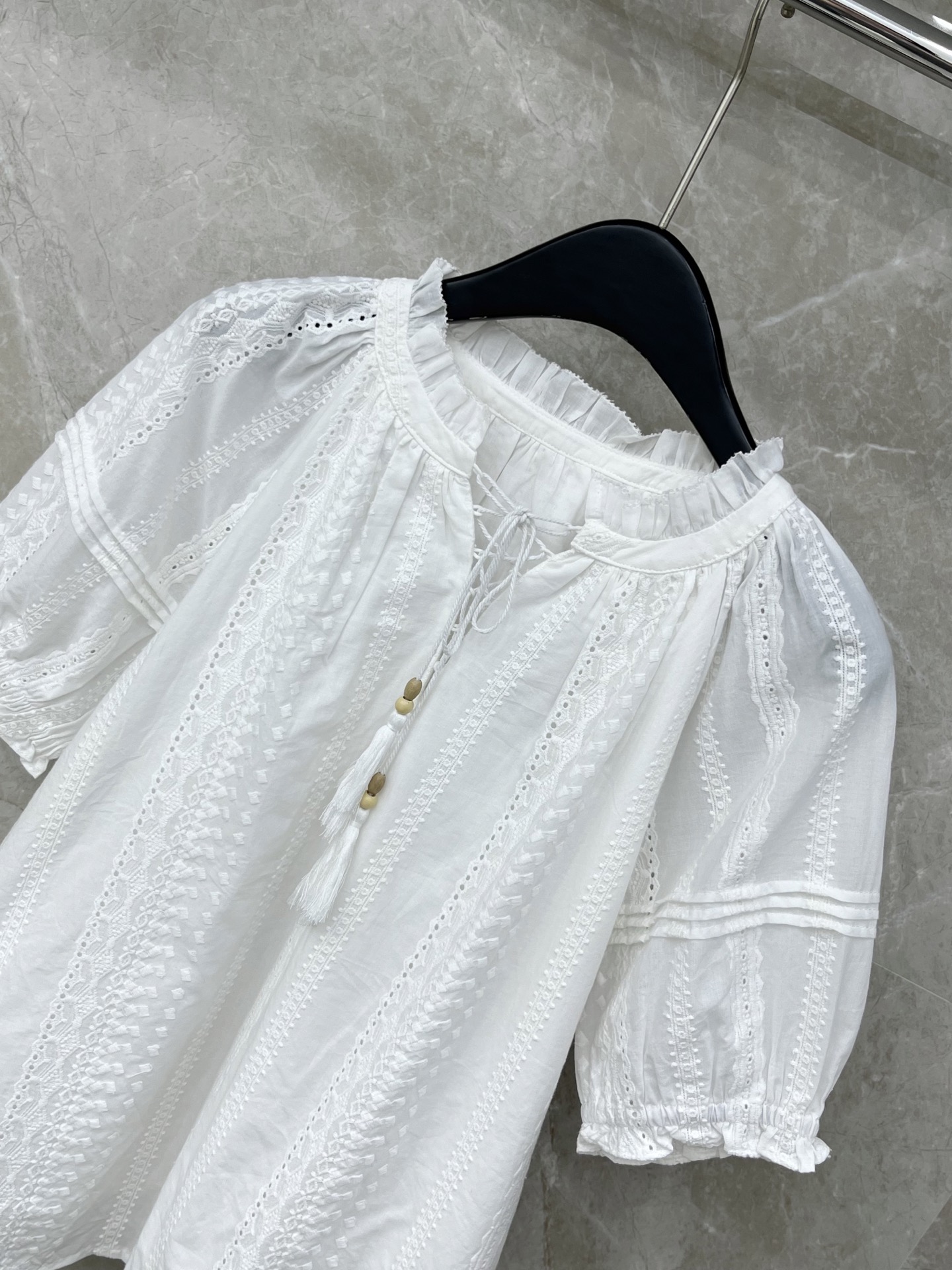 🛒𝐍𝐄𝐖 · 𝟐𝟎𝟐6/爆款现货原单品质 小众*｜2026新品水溶绣花镂空衬衫灯笼袖设计 精致刺绣，高级