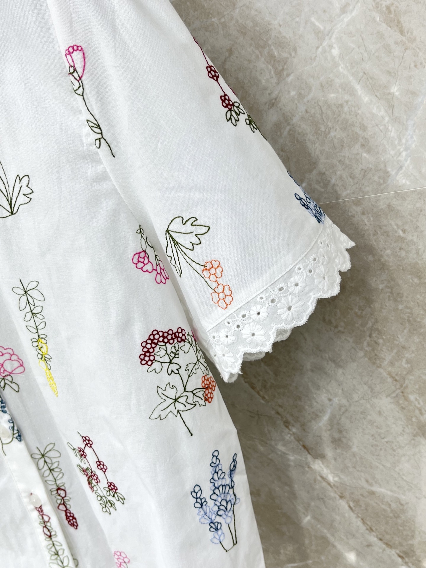 🛒𝐍𝐄𝐖 · 𝟐𝟎𝟐6/爆款现货原单品质 小众*｜2026新品水溶绣花拼接刺绣衬衫娃娃领设计 精致刺绣，