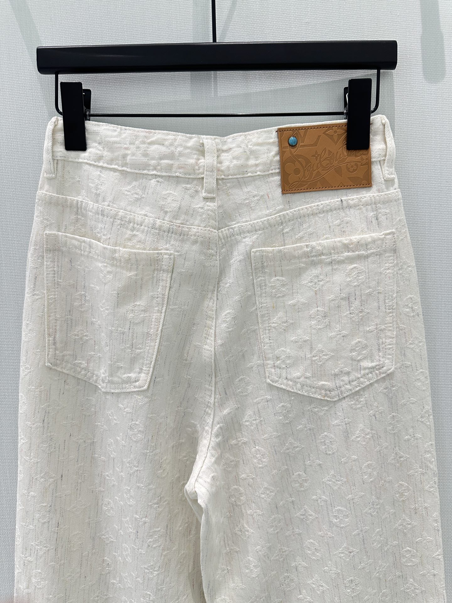 🛒𝐍𝐄𝐖 · 𝟐𝟎𝟐6/爆款现货【早春新款】原创｜定制老花提花牛仔裤采用高端定制面料，牛仔穿起来非常舒适