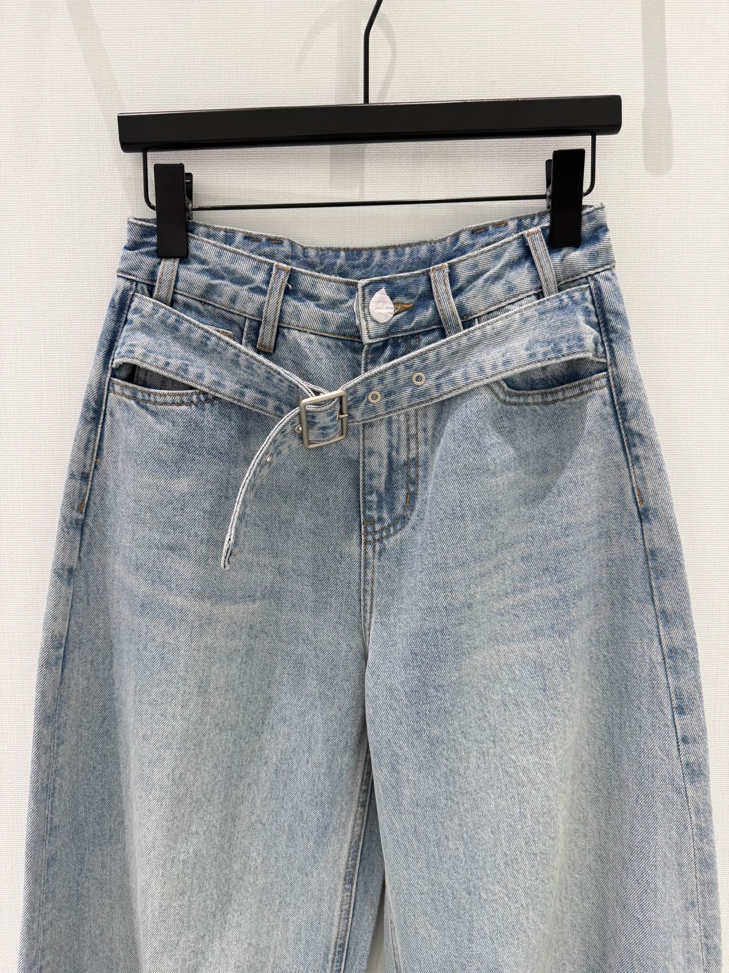 🛒𝐍𝐄𝐖 · 𝟐𝟎𝟐6/爆款现货【早春新款】原创｜定制前置腰带扣牛仔裤采用高端定制面料，牛仔穿起来非常舒