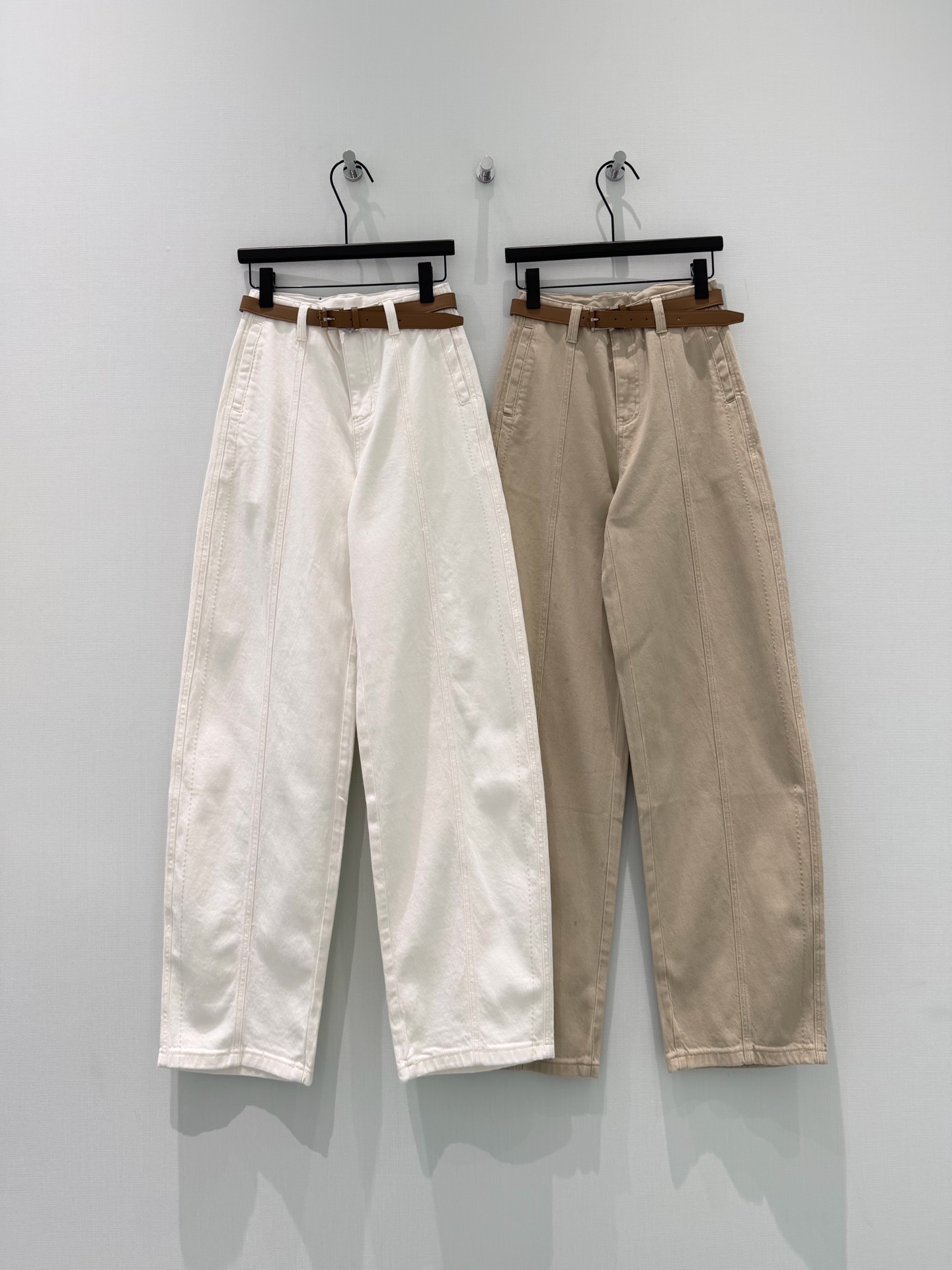 🛒𝐍𝐄𝐖 · 𝟐𝟎𝟐6/爆款现货【早春新款】原创｜定制微镰刺绣牛仔裤采用高端定制面料，牛仔穿起来非常舒适