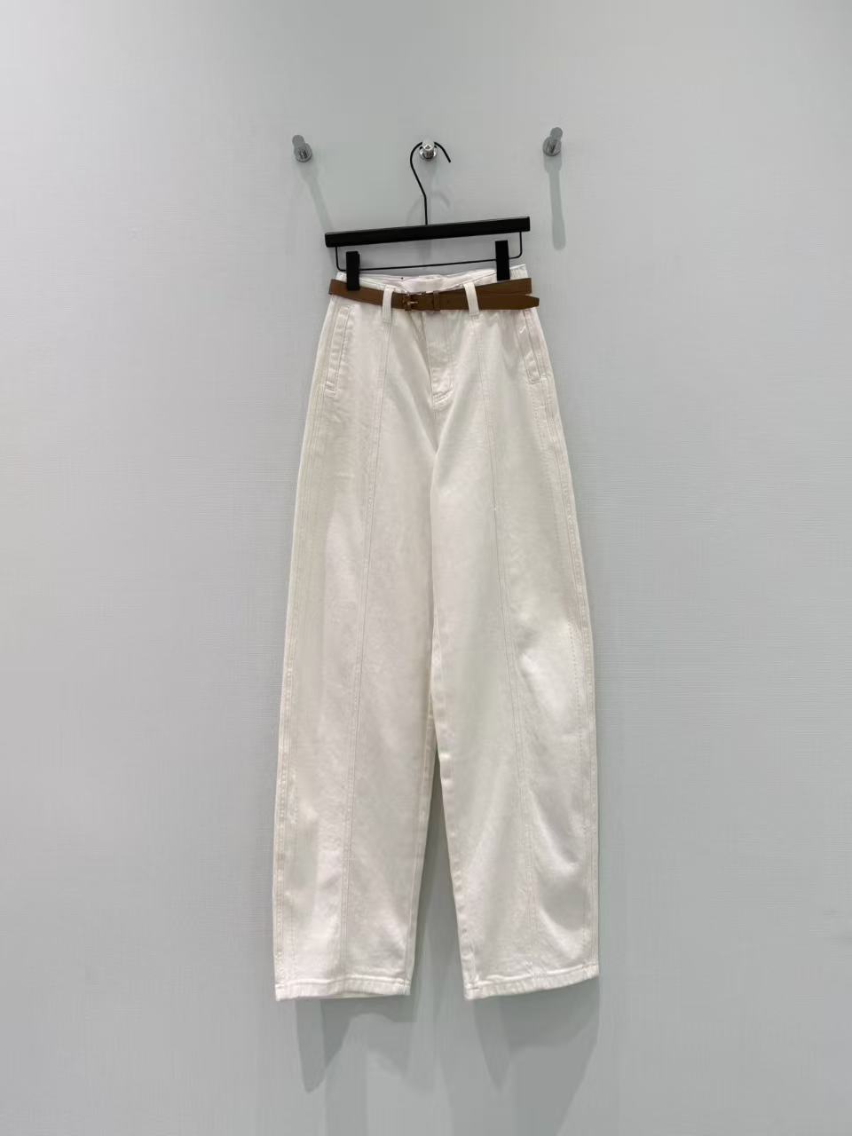 🛒𝐍𝐄𝐖 · 𝟐𝟎𝟐6/爆款现货【早春新款】原创｜定制微镰刺绣牛仔裤采用高端定制面料，牛仔穿起来非常舒适