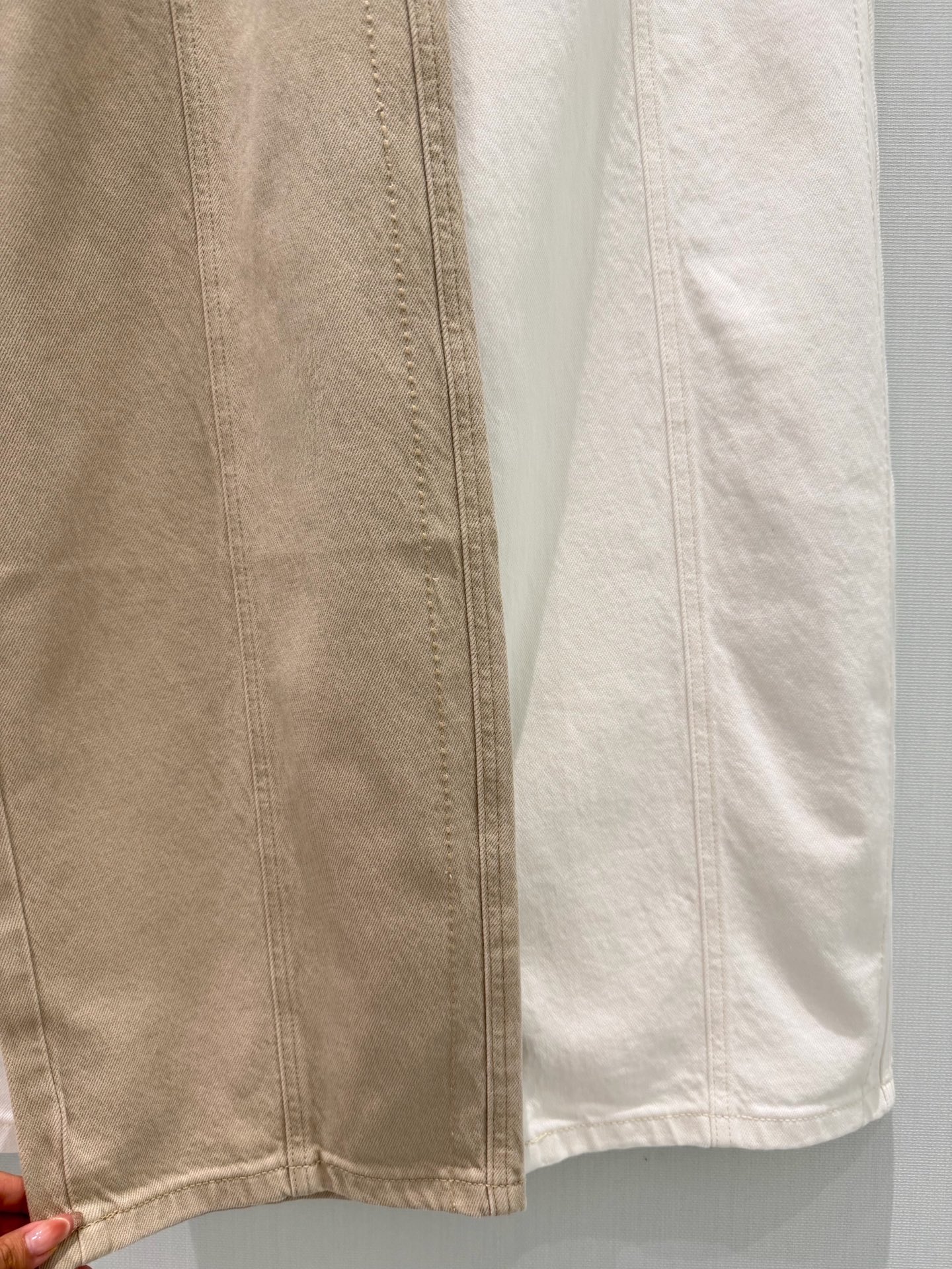 🛒𝐍𝐄𝐖 · 𝟐𝟎𝟐6/爆款现货【早春新款】原创｜定制微镰刺绣牛仔裤采用高端定制面料，牛仔穿起来非常舒适