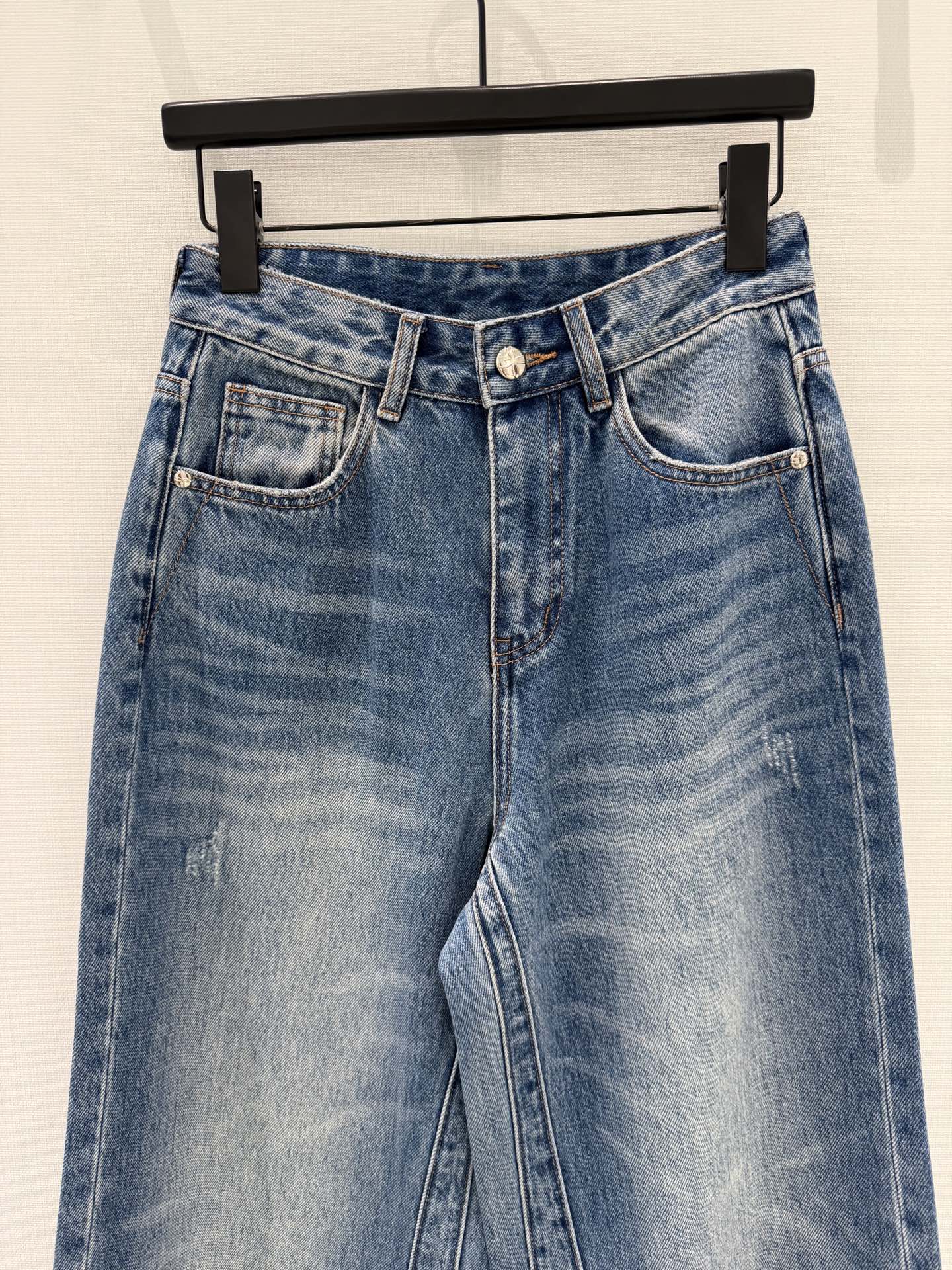 🛒𝐍𝐄𝐖 · 𝟐𝟎𝟐6/爆款现货【早春新款】原创｜定制雪花直筒牛仔裤采用高端定制面料，牛仔穿起来非常舒适