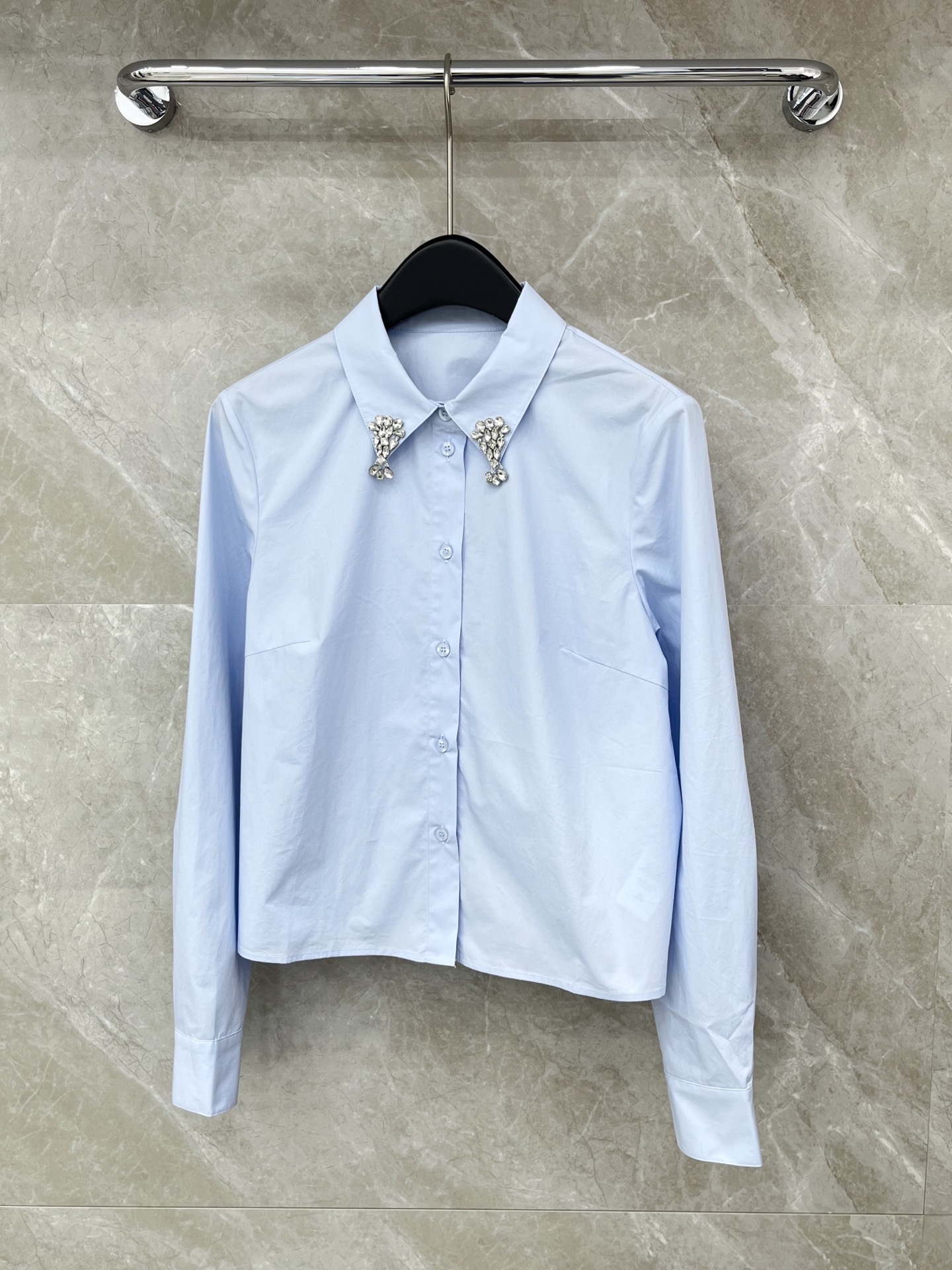 🛒𝐍𝐄𝐖 · 𝟐𝟎𝟐6/爆款现货原单品质 小众*｜2026新品长袖法式衬衫翻领订钻设计 高级肌理细腻 极