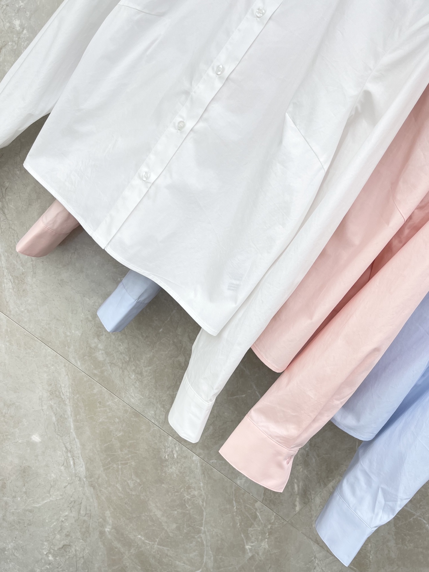 🛒𝐍𝐄𝐖 · 𝟐𝟎𝟐6/爆款现货原单品质 小众*｜2026新品长袖法式衬衫翻领订钻设计 高级肌理细腻 极