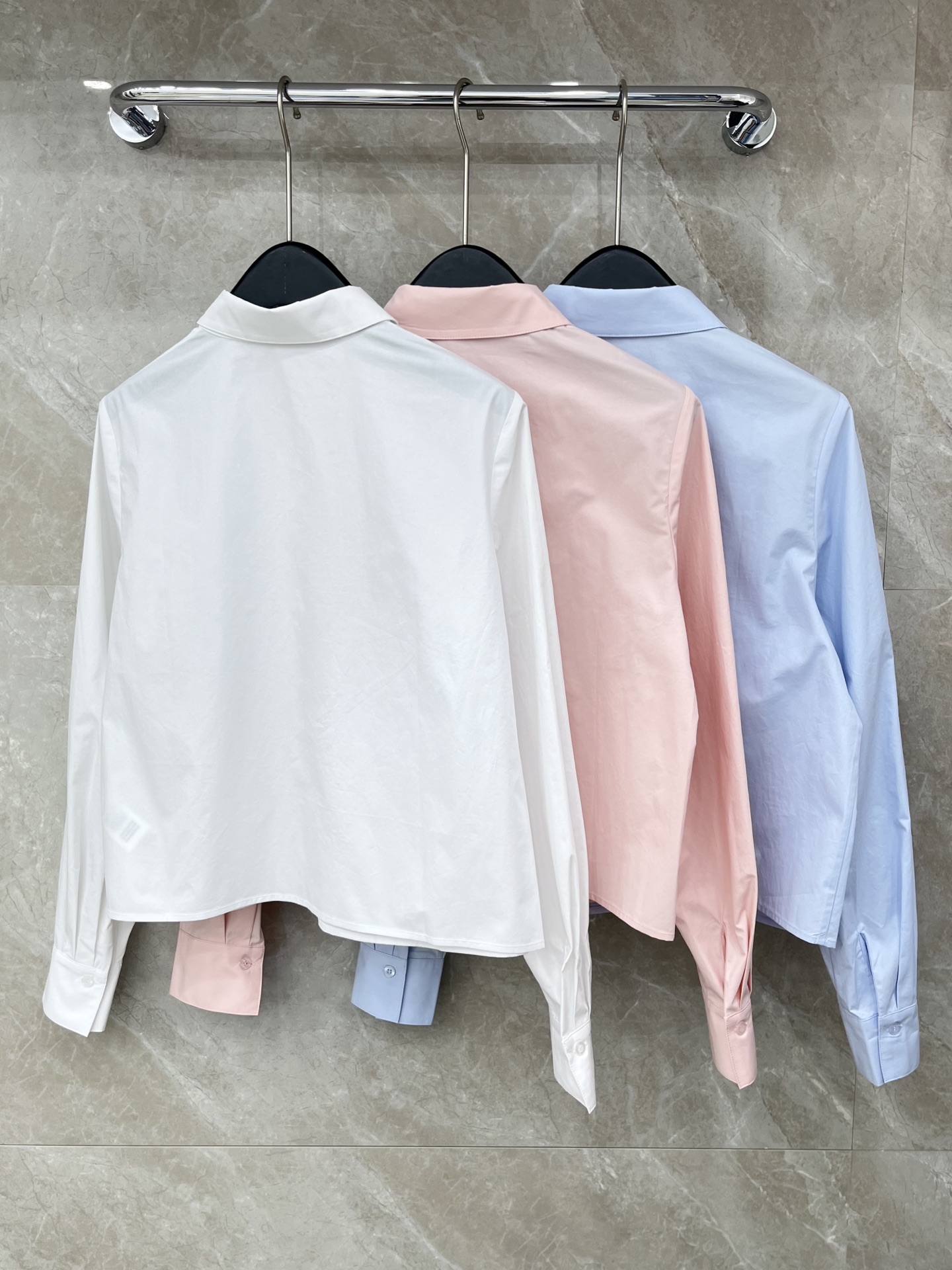 🛒𝐍𝐄𝐖 · 𝟐𝟎𝟐6/爆款现货原单品质 小众*｜2026新品长袖法式衬衫翻领订钻设计 高级肌理细腻 极