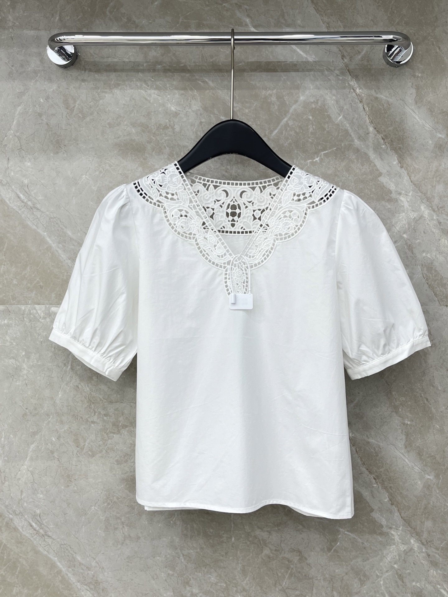 🛒𝐍𝐄𝐖 · 𝟐𝟎𝟐6/爆款现货原单品质 小众*｜2026新品水溶绣花镂空拼接衬衫灯笼袖设计 精致刺绣，