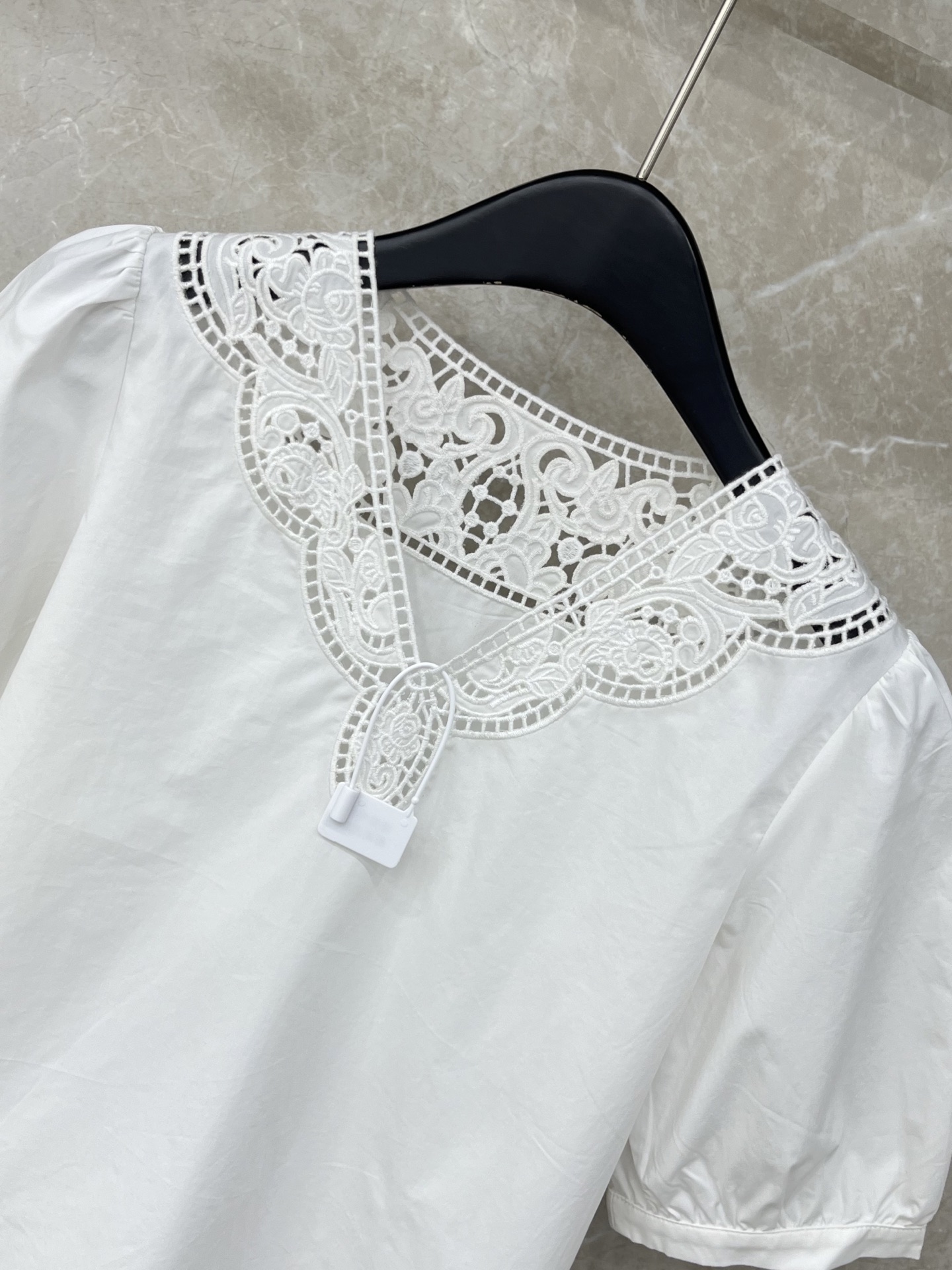 🛒𝐍𝐄𝐖 · 𝟐𝟎𝟐6/爆款现货原单品质 小众*｜2026新品水溶绣花镂空拼接衬衫灯笼袖设计 精致刺绣，