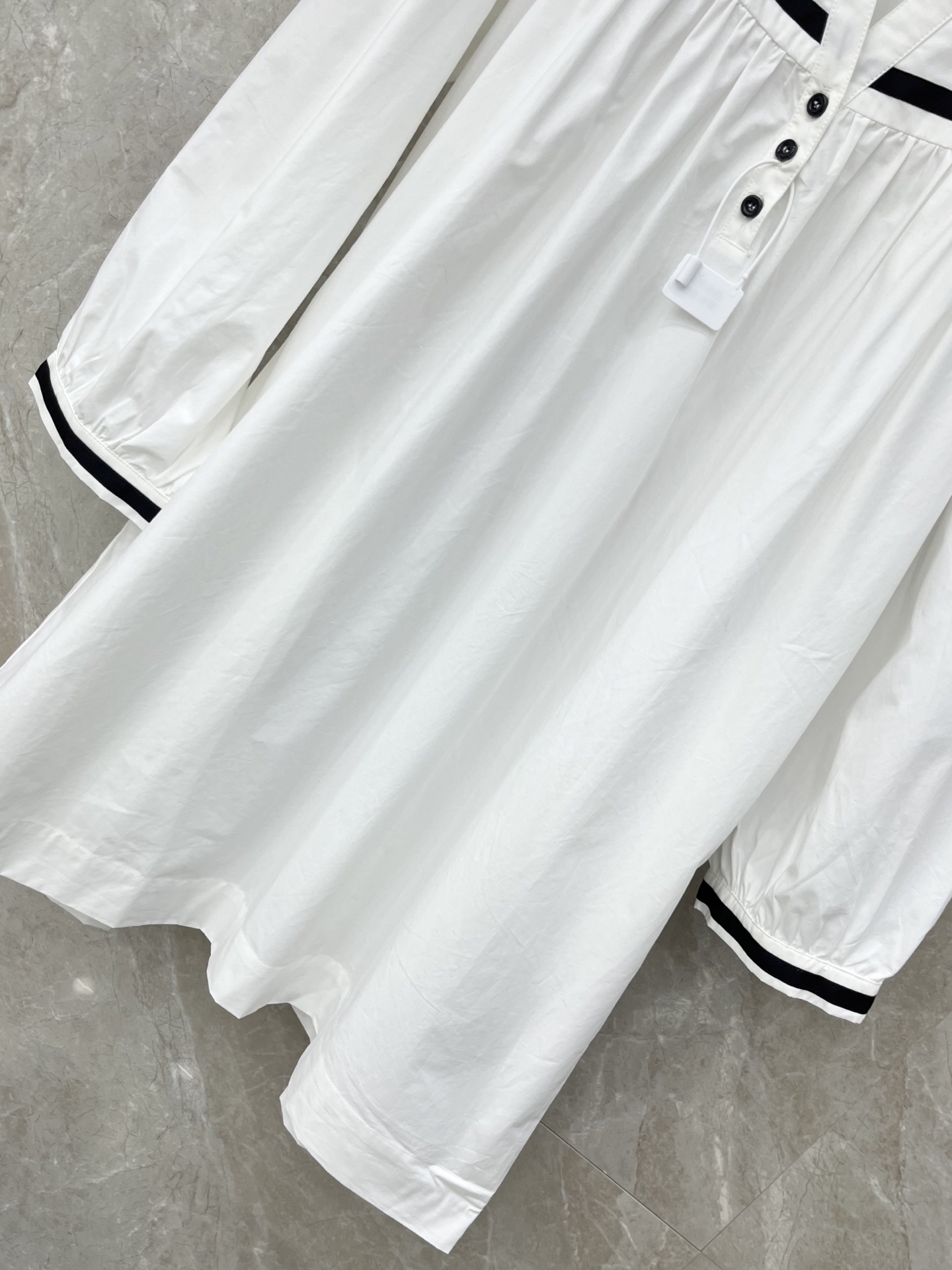 🛒𝐍𝐄𝐖 · 𝟐𝟎𝟐6/爆款现货原单品质 小众*｜2026新品衬衫连衣裙灯笼袖设计 精致黑白色系，高级肌