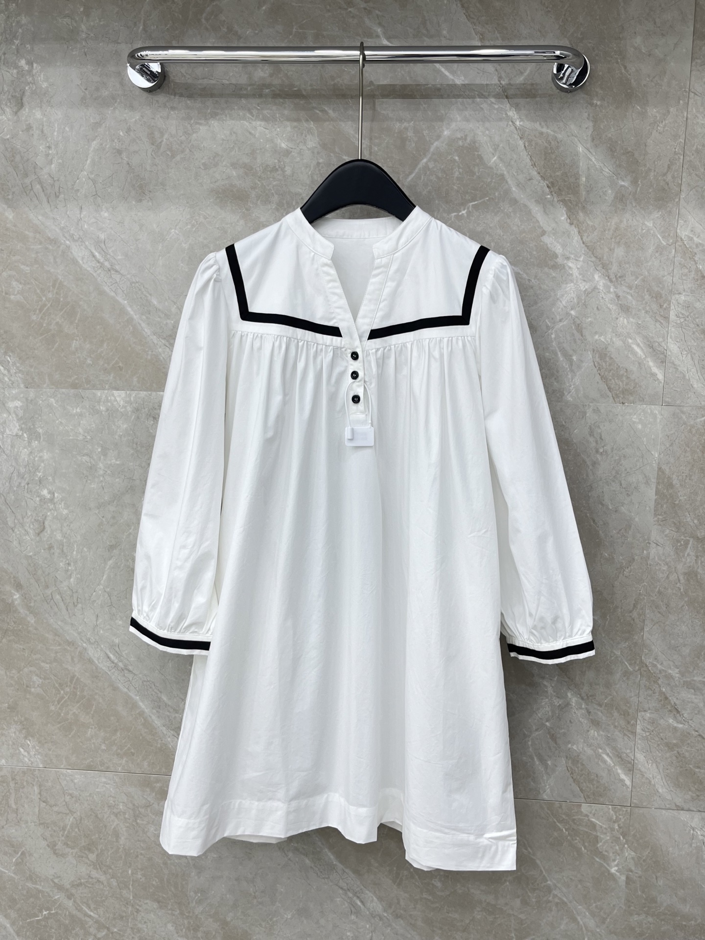 🛒𝐍𝐄𝐖 · 𝟐𝟎𝟐6/爆款现货原单品质 小众*｜2026新品衬衫连衣裙灯笼袖设计 精致黑白色系，高级肌