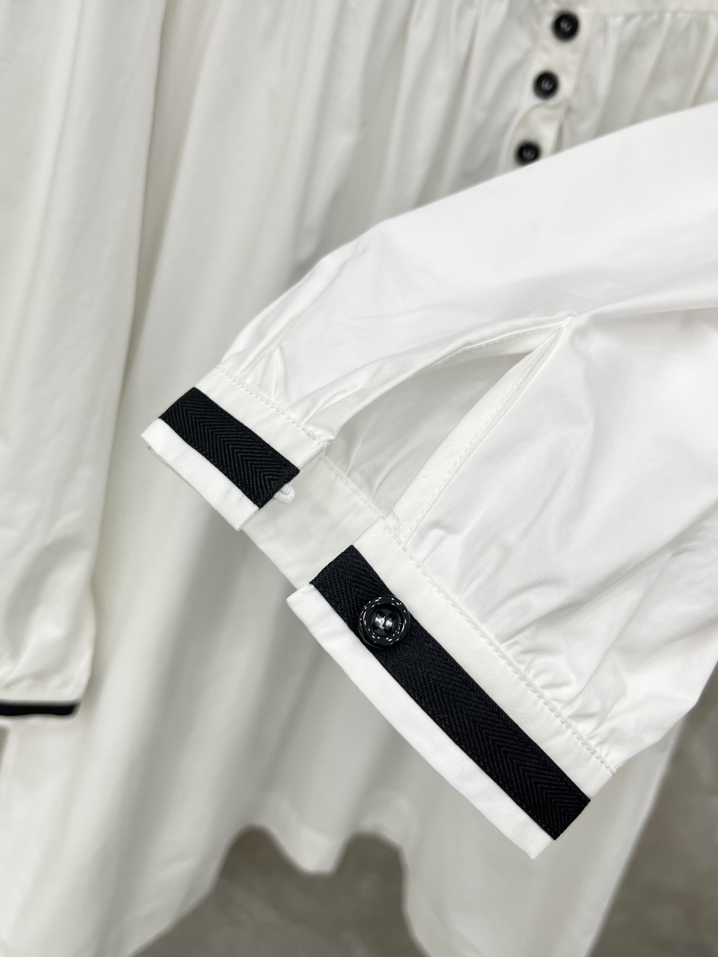 🛒𝐍𝐄𝐖 · 𝟐𝟎𝟐6/爆款现货原单品质 小众*｜2026新品衬衫连衣裙灯笼袖设计 精致黑白色系，高级肌