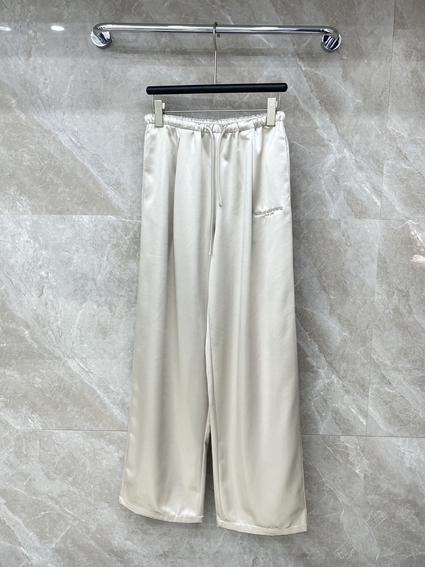 🛒𝐍𝐄𝐖 · 𝟐𝟎𝟐6/爆款现货设计师 Alex*｜26新款刺绣字母休闲裤颜色百搭高级 尽显高级随意感 