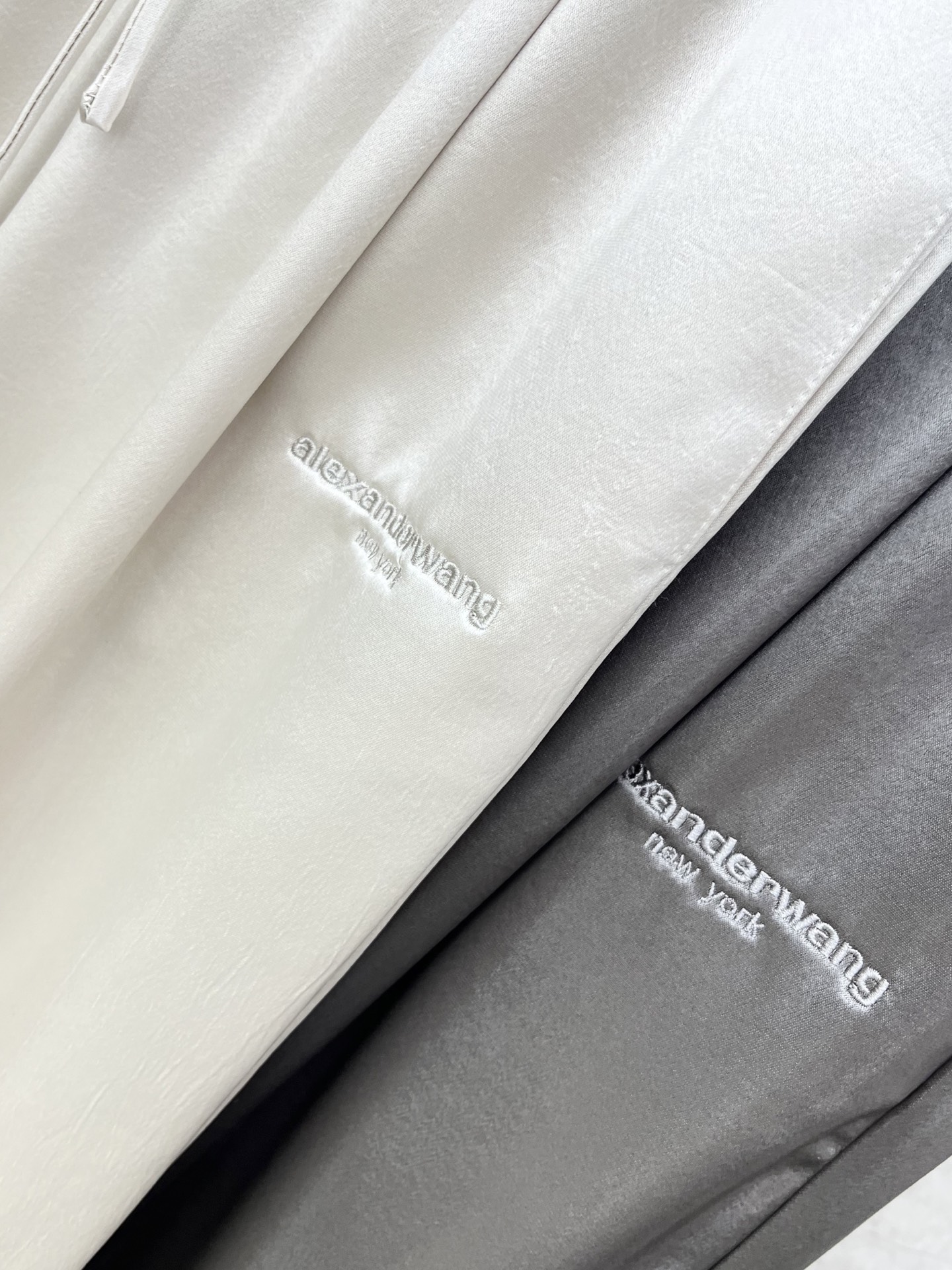 🛒𝐍𝐄𝐖 · 𝟐𝟎𝟐6/爆款现货设计师 Alex*｜26新款刺绣字母休闲裤颜色百搭高级 尽显高级随意感 