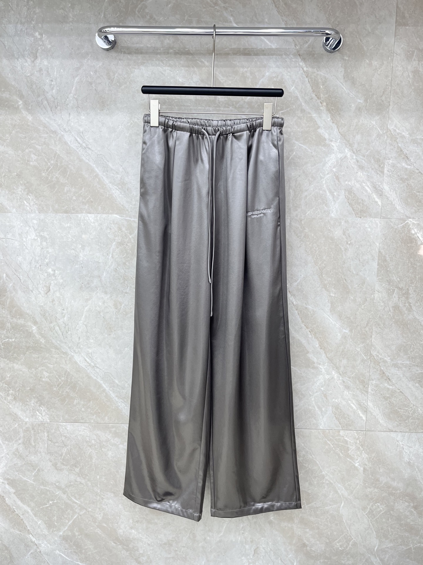 🛒𝐍𝐄𝐖 · 𝟐𝟎𝟐6/爆款现货设计师 Alex*｜26新款刺绣字母休闲裤颜色百搭高级 尽显高级随意感 