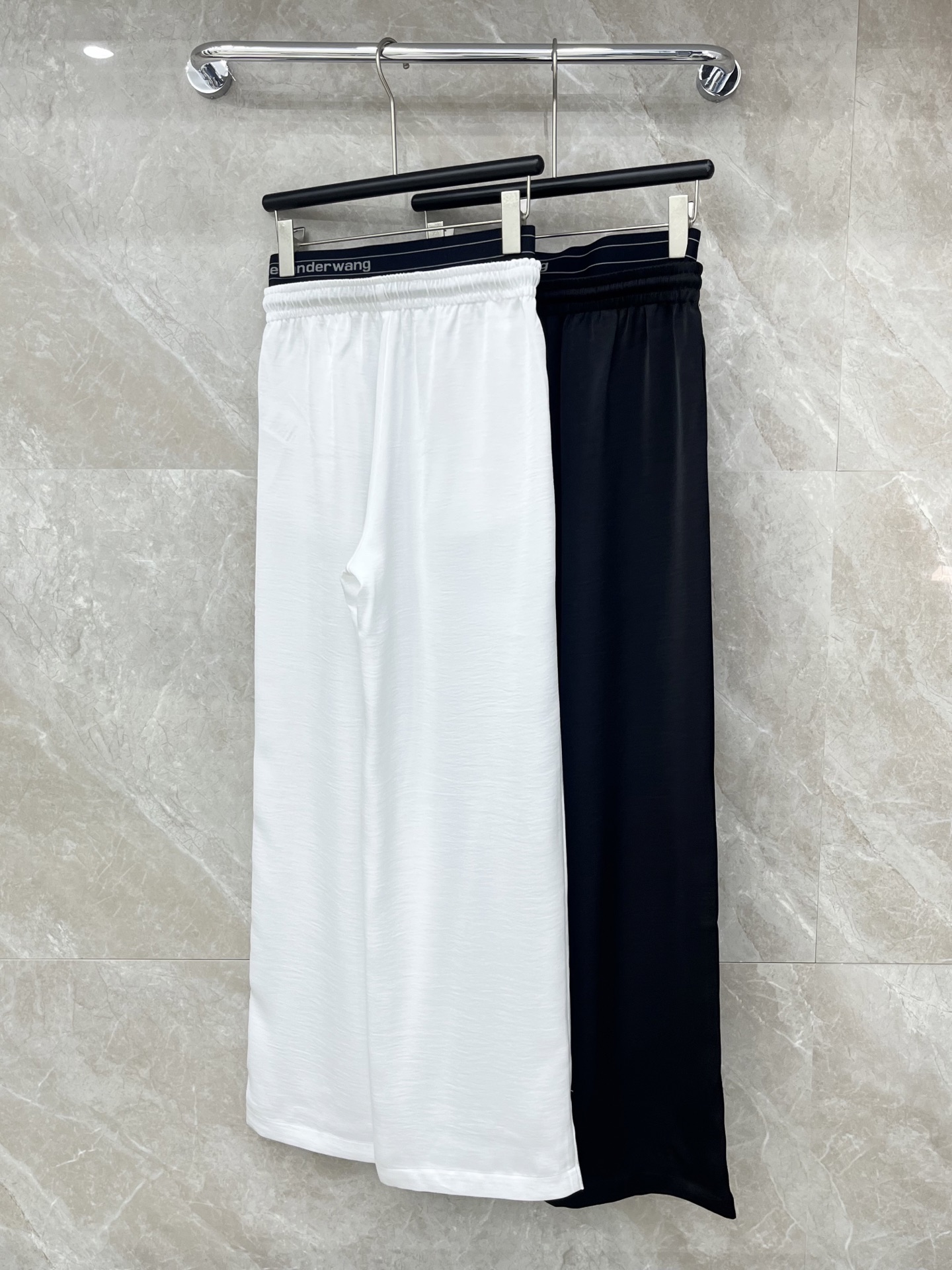 🛒𝐍𝐄𝐖 · 𝟐𝟎𝟐6/爆款现货设计师 Alex*｜26新款双腰头织带字母休闲裤颜色百搭高级 尽显高级随