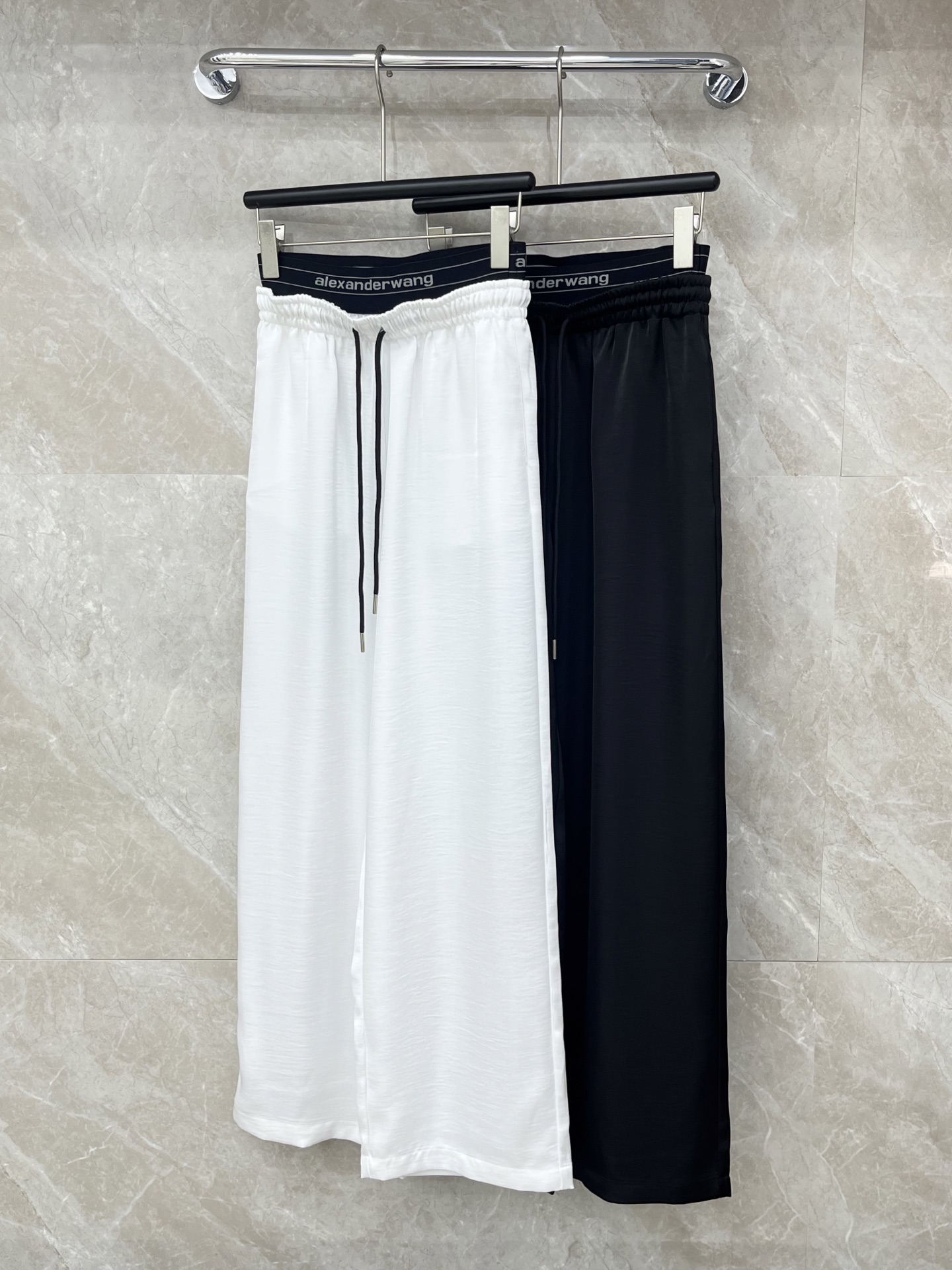 🛒𝐍𝐄𝐖 · 𝟐𝟎𝟐6/爆款现货设计师 Alex*｜26新款双腰头织带字母休闲裤颜色百搭高级 尽显高级随