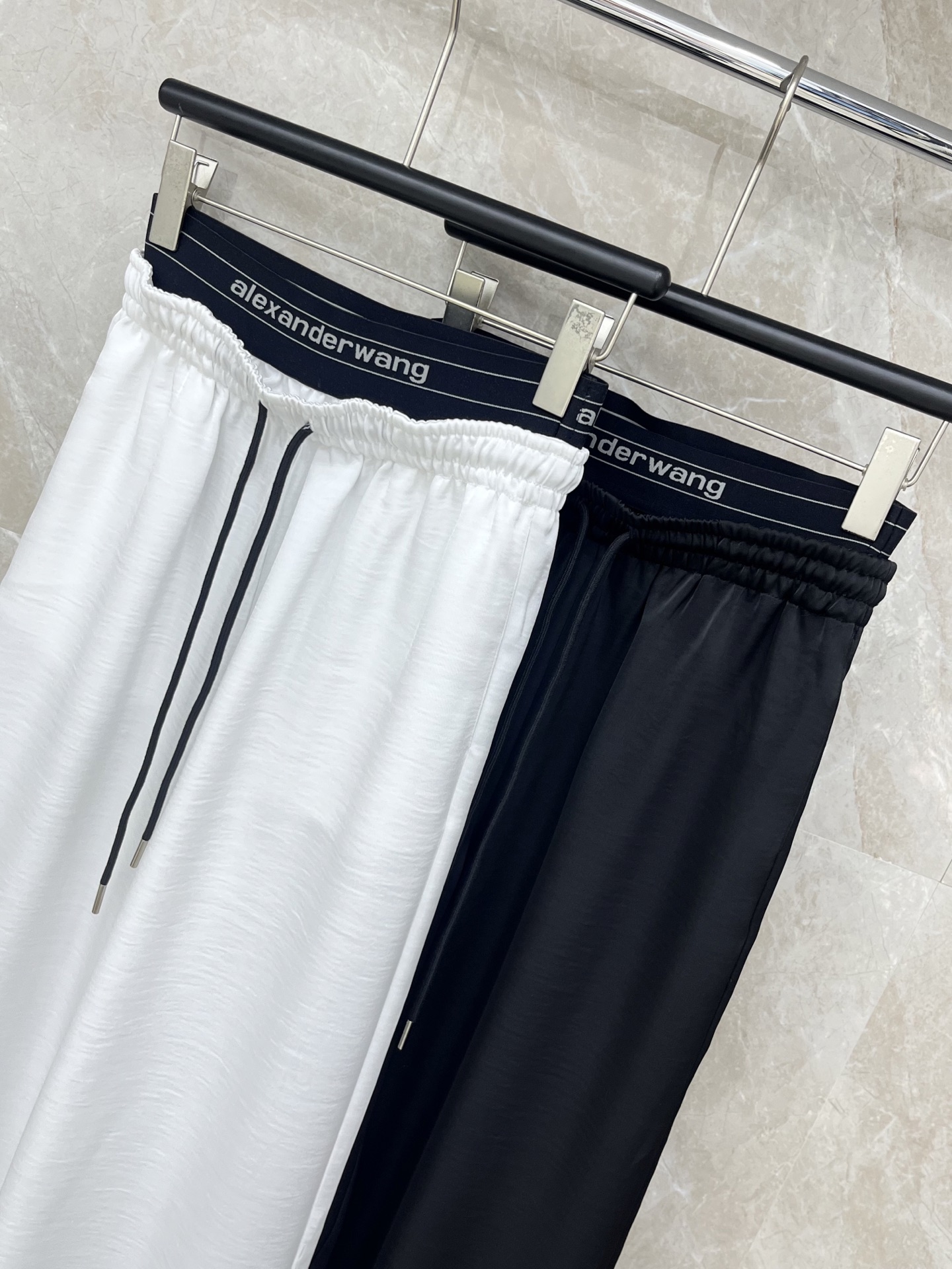 🛒𝐍𝐄𝐖 · 𝟐𝟎𝟐6/爆款现货设计师 Alex*｜26新款双腰头织带字母休闲裤颜色百搭高级 尽显高级随