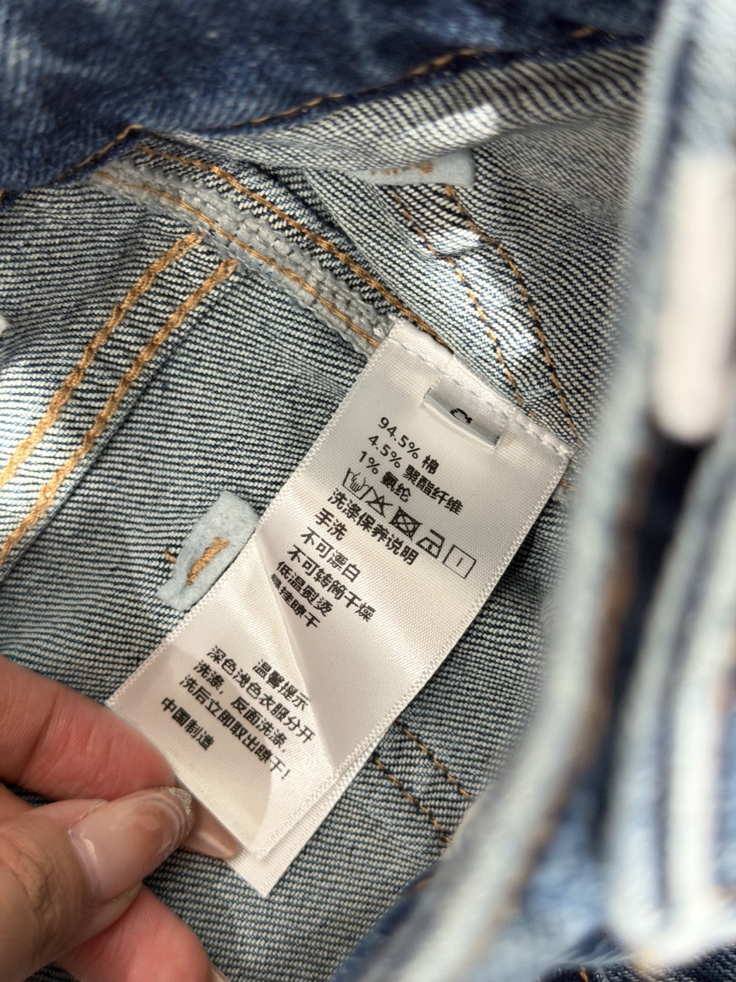 🛒𝐍𝐄𝐖 · 𝟐𝟎𝟐6/爆款现货【早春新款】Celin*｜双口袋压花微喇牛仔裤采用高端定制面料，牛仔穿起