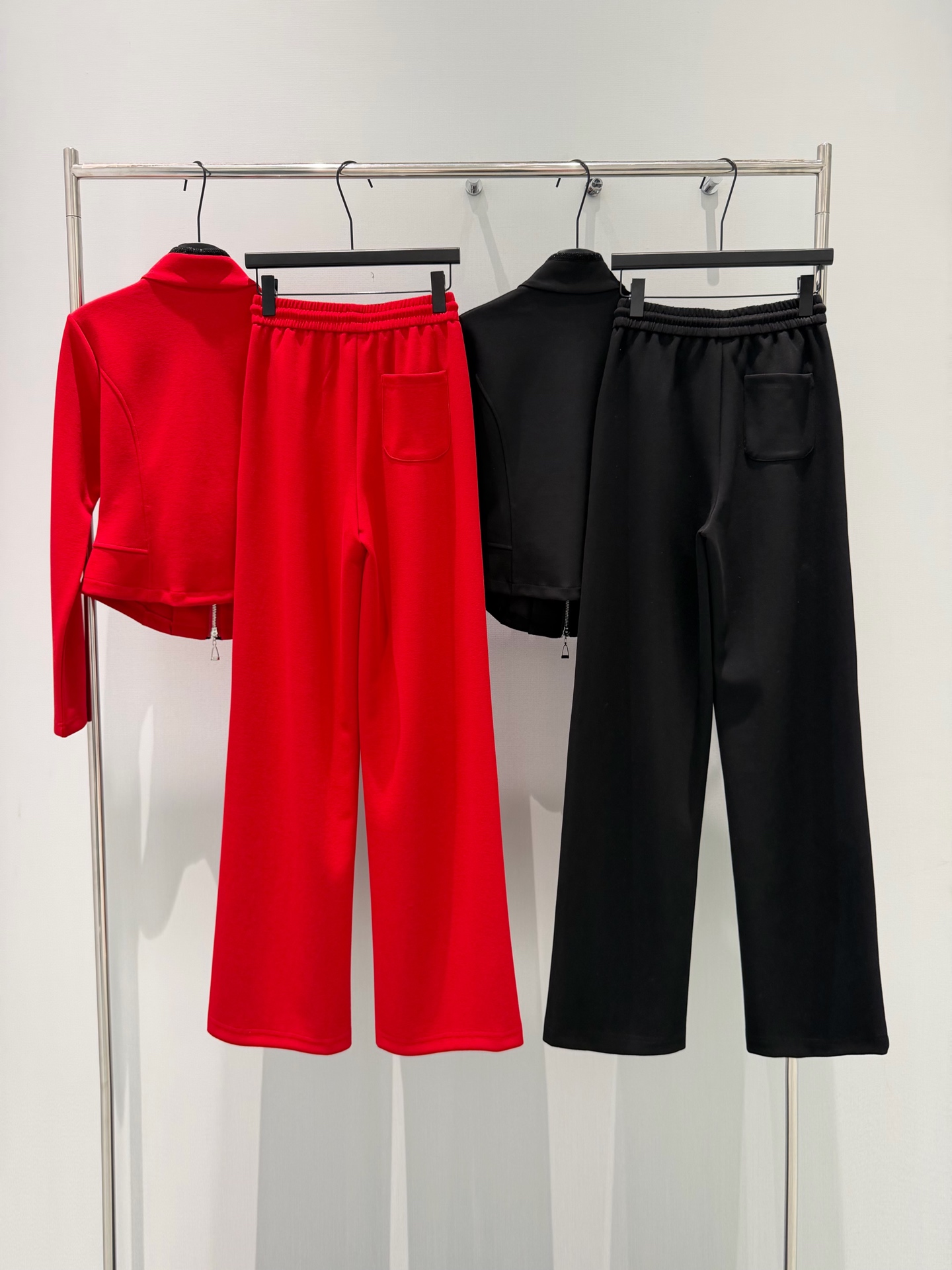 🛒𝐍𝐄𝐖 · 𝟐𝟎𝟐6/爆款现货设计师 原创｜26早春新品小香风撞色套装！高端定制拉链外套，搭配松紧腰长