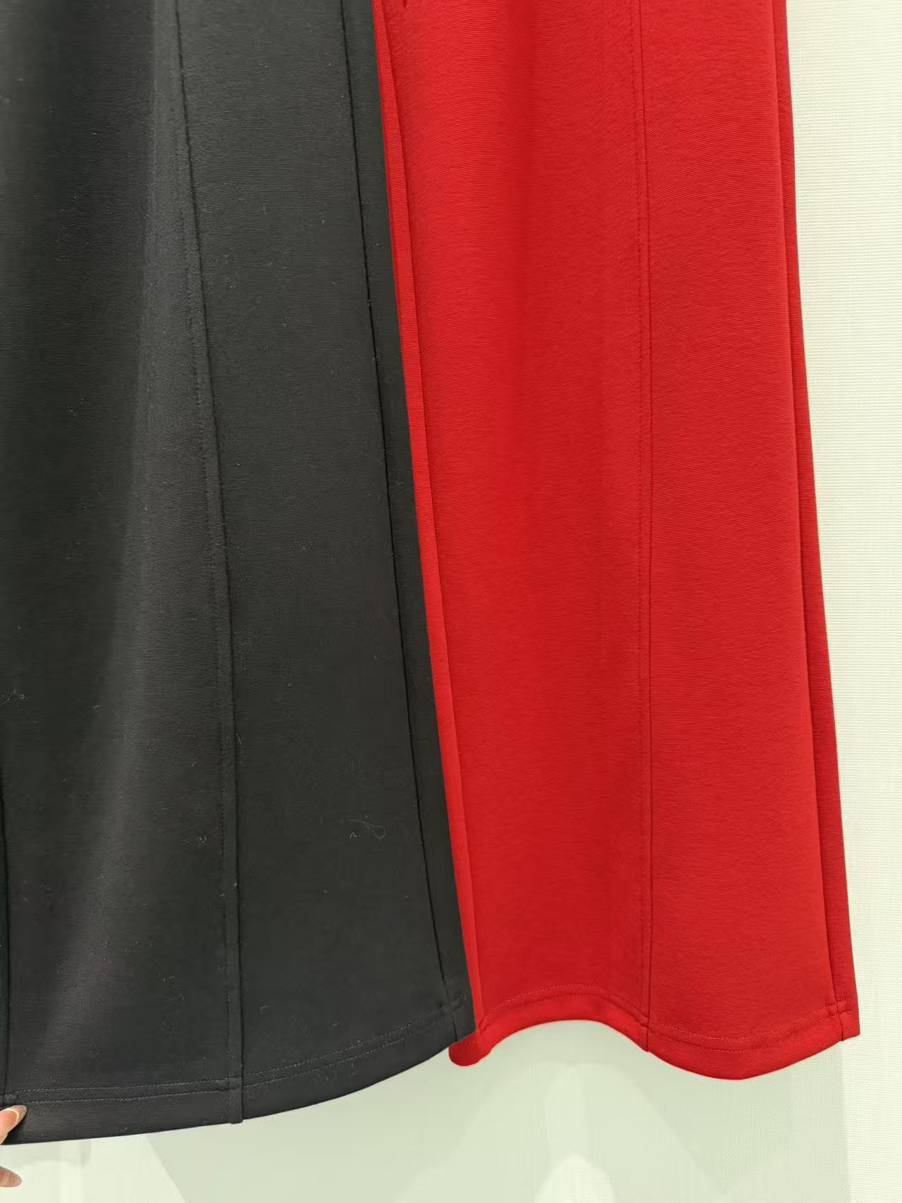 🛒𝐍𝐄𝐖 · 𝟐𝟎𝟐6/爆款现货设计师 原创｜26早春新品小香风撞色套装！高端定制拉链外套，搭配松紧腰长