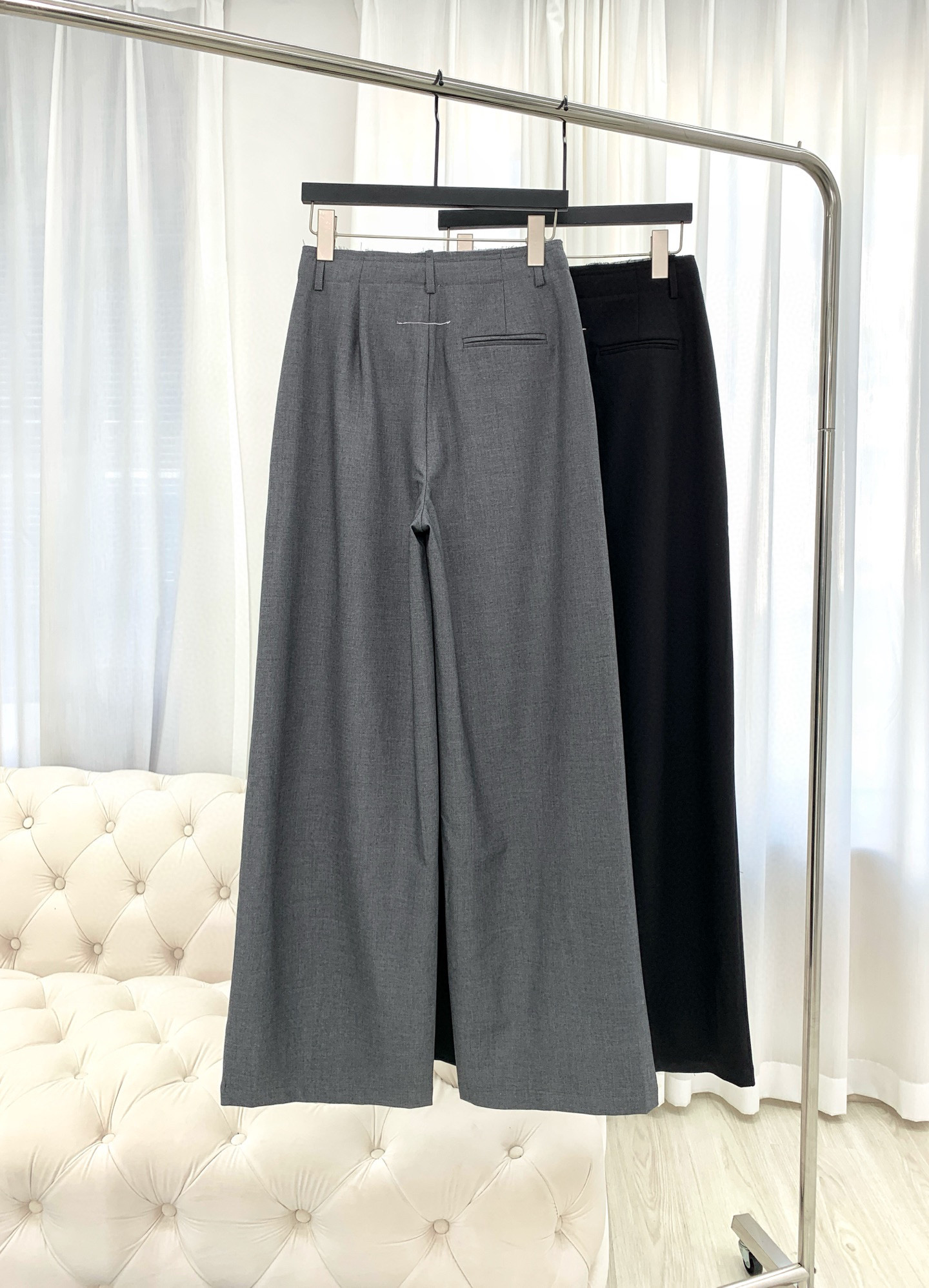 🛒𝐍𝐄𝐖 · 𝟐𝟎𝟐6/爆款现货设计师 MM6｜26新款毛边皮牌休闲西裤颜色百搭高级 尽显高级随意感 视