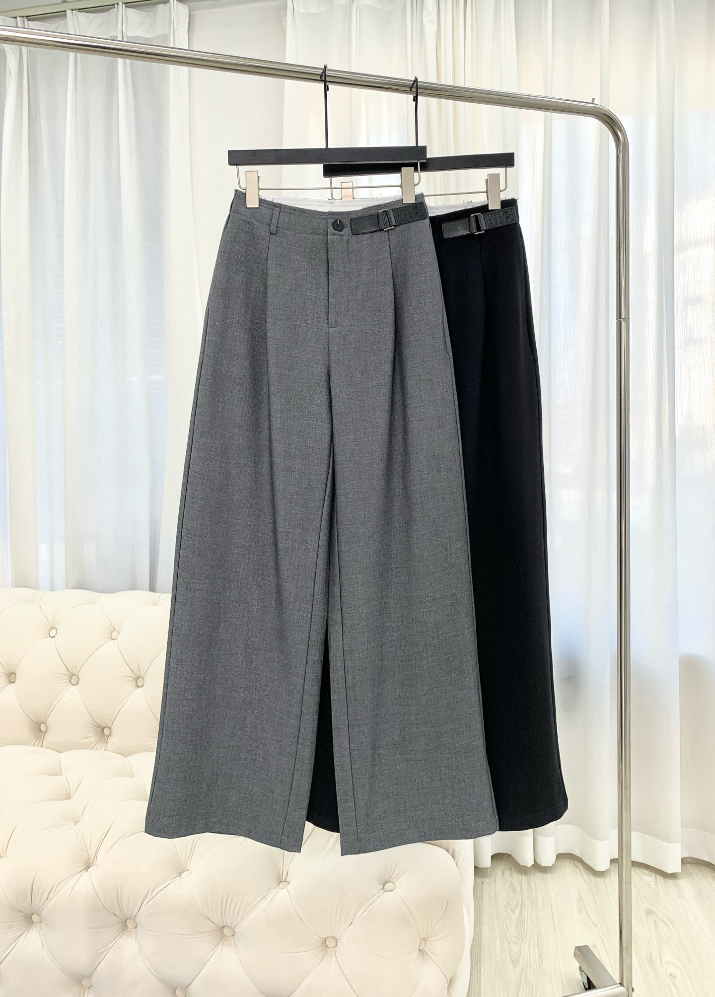 🛒𝐍𝐄𝐖 · 𝟐𝟎𝟐6/爆款现货设计师 MM6｜26新款毛边皮牌休闲西裤颜色百搭高级 尽显高级随意感 视