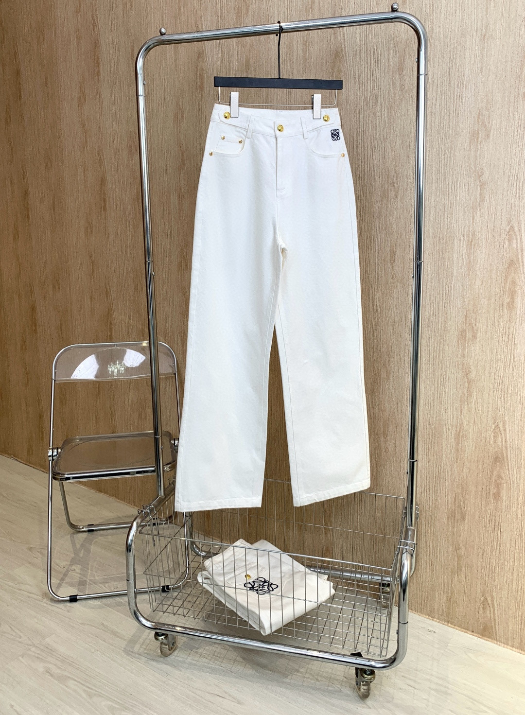 🛒𝐍𝐄𝐖 · 𝟐𝟎𝟐6/爆款现货【早春新款】原创｜口袋金扣刺绣牛仔裤采用高端定制面料，牛仔穿起来非常舒适