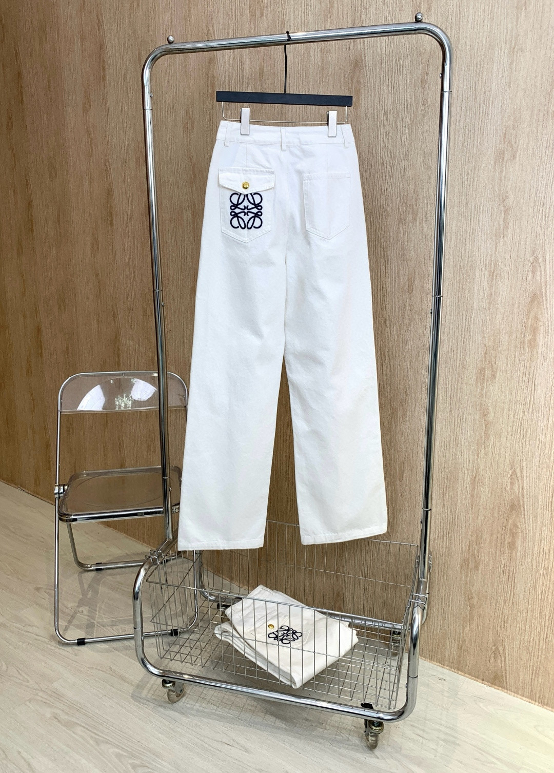 🛒𝐍𝐄𝐖 · 𝟐𝟎𝟐6/爆款现货【早春新款】原创｜口袋金扣刺绣牛仔裤采用高端定制面料，牛仔穿起来非常舒适