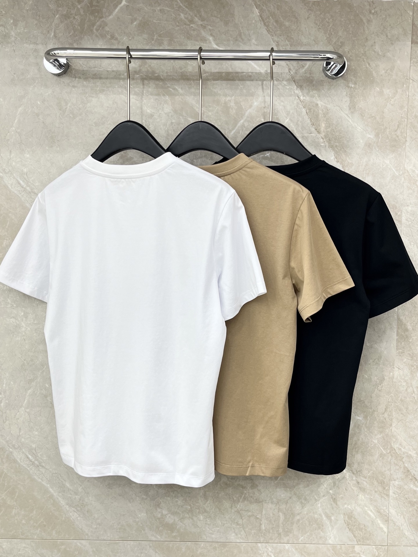 🛒𝐍𝐄𝐖 · 𝟐𝟎𝟐6/爆款现货原单品质 小众*｜26新品刺绣短袖T恤精致宽松版型上身巨显瘦！定制最新工