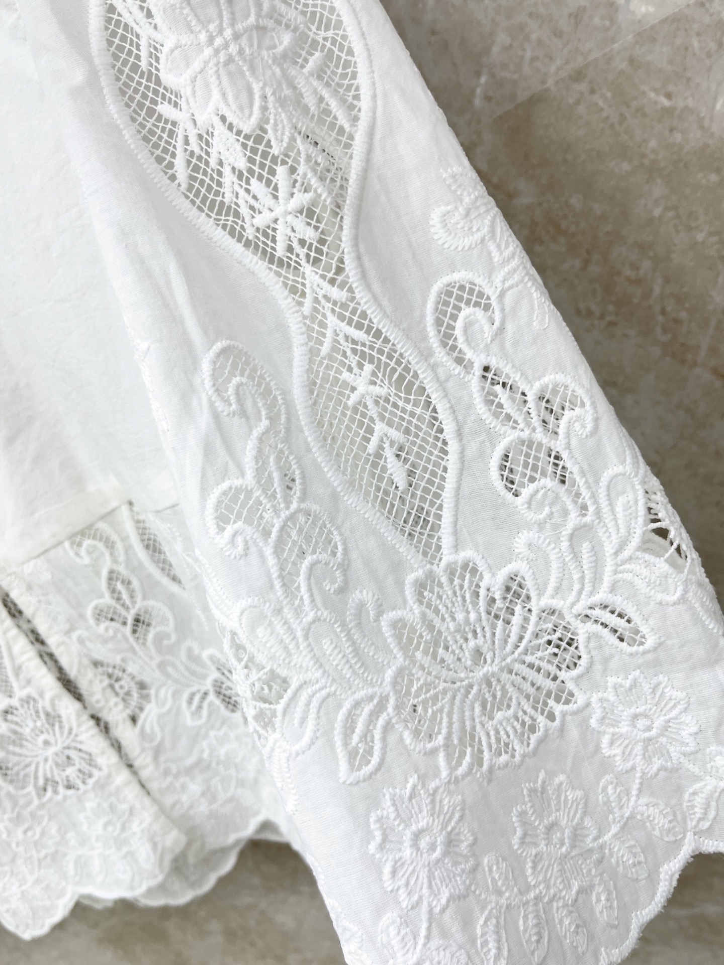 🛒𝐍𝐄𝐖 · 𝟐𝟎𝟐6/爆款现货原单品质 小众*｜2026新品水溶绣花镂空拼接衬衫灯笼袖设计 精致刺绣，