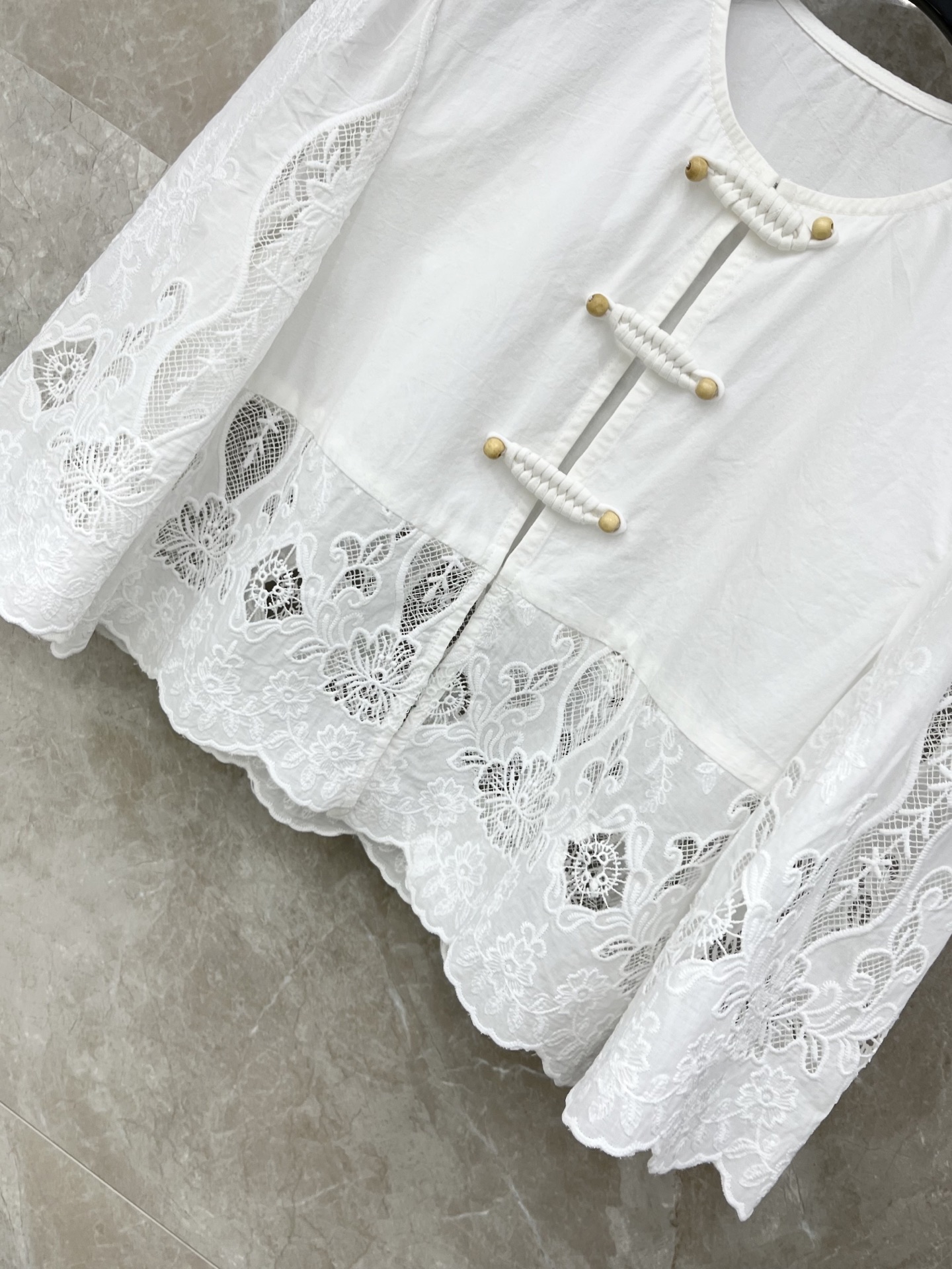 🛒𝐍𝐄𝐖 · 𝟐𝟎𝟐6/爆款现货原单品质 小众*｜2026新品水溶绣花镂空拼接衬衫灯笼袖设计 精致刺绣，