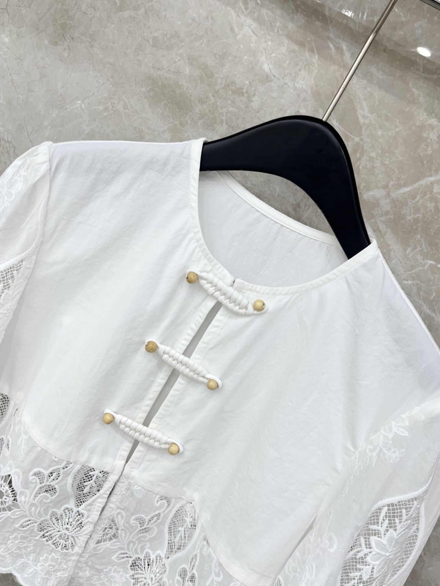 🛒𝐍𝐄𝐖 · 𝟐𝟎𝟐6/爆款现货原单品质 小众*｜2026新品水溶绣花镂空拼接衬衫灯笼袖设计 精致刺绣，