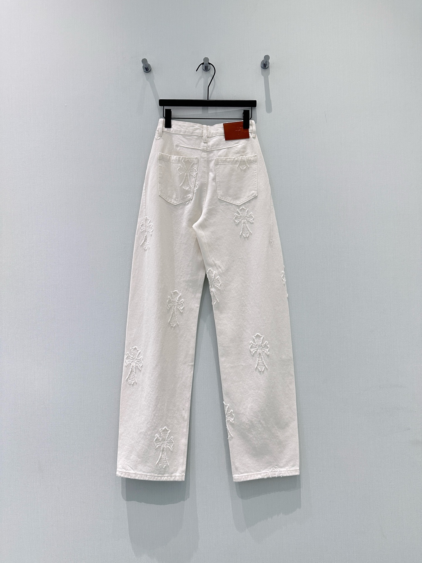 🛒𝐍𝐄𝐖 · 𝟐𝟎𝟐6/爆款现货【早春新款】原创｜定制十字烧花牛仔裤 采用高端定制面料，牛仔穿起来非常舒