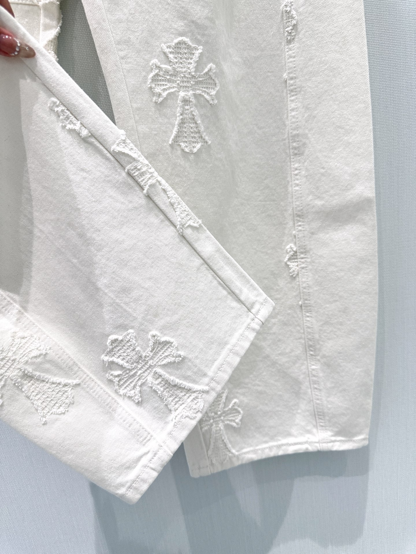 🛒𝐍𝐄𝐖 · 𝟐𝟎𝟐6/爆款现货【早春新款】原创｜定制十字烧花牛仔裤 采用高端定制面料，牛仔穿起来非常舒