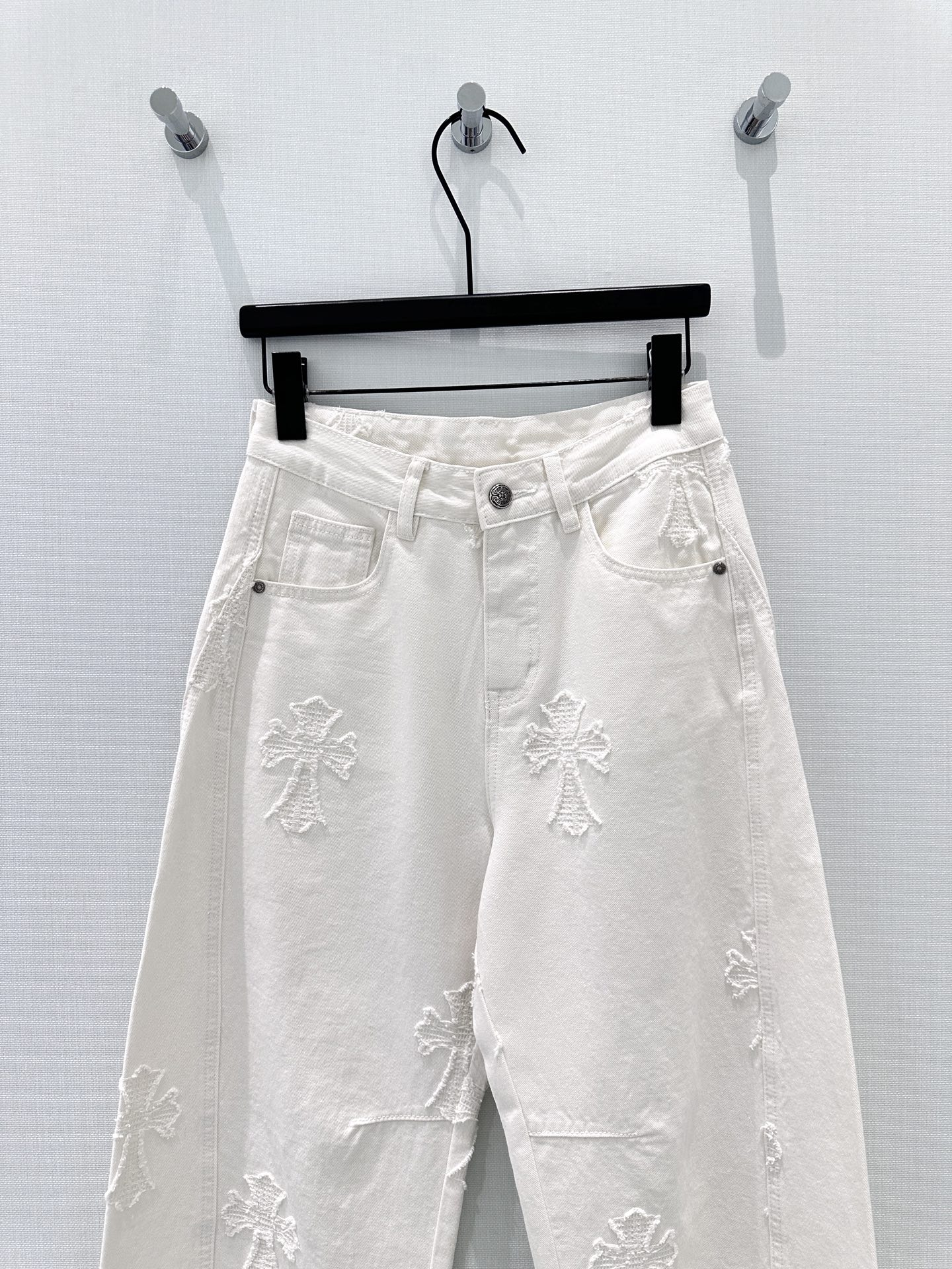 🛒𝐍𝐄𝐖 · 𝟐𝟎𝟐6/爆款现货【早春新款】原创｜定制十字烧花牛仔裤 采用高端定制面料，牛仔穿起来非常舒