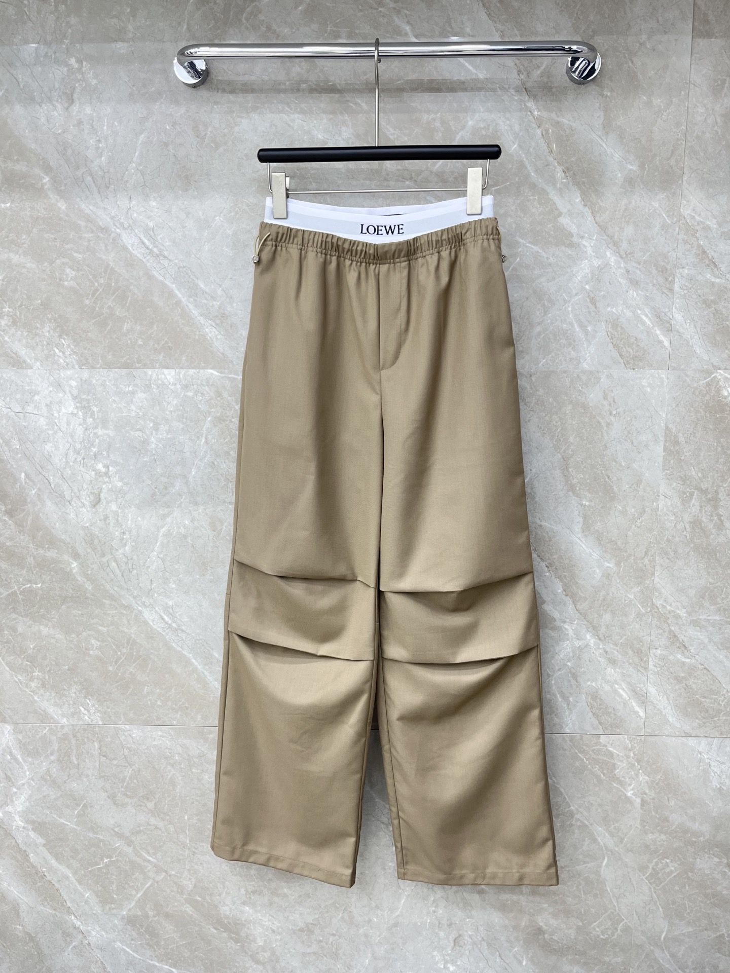 🛒𝐍𝐄𝐖 · 𝟐𝟎𝟐6/爆款现货【早春新款】Loe*｜26新款松紧字母织带休闲裤颜色百搭高级 尽显高级随