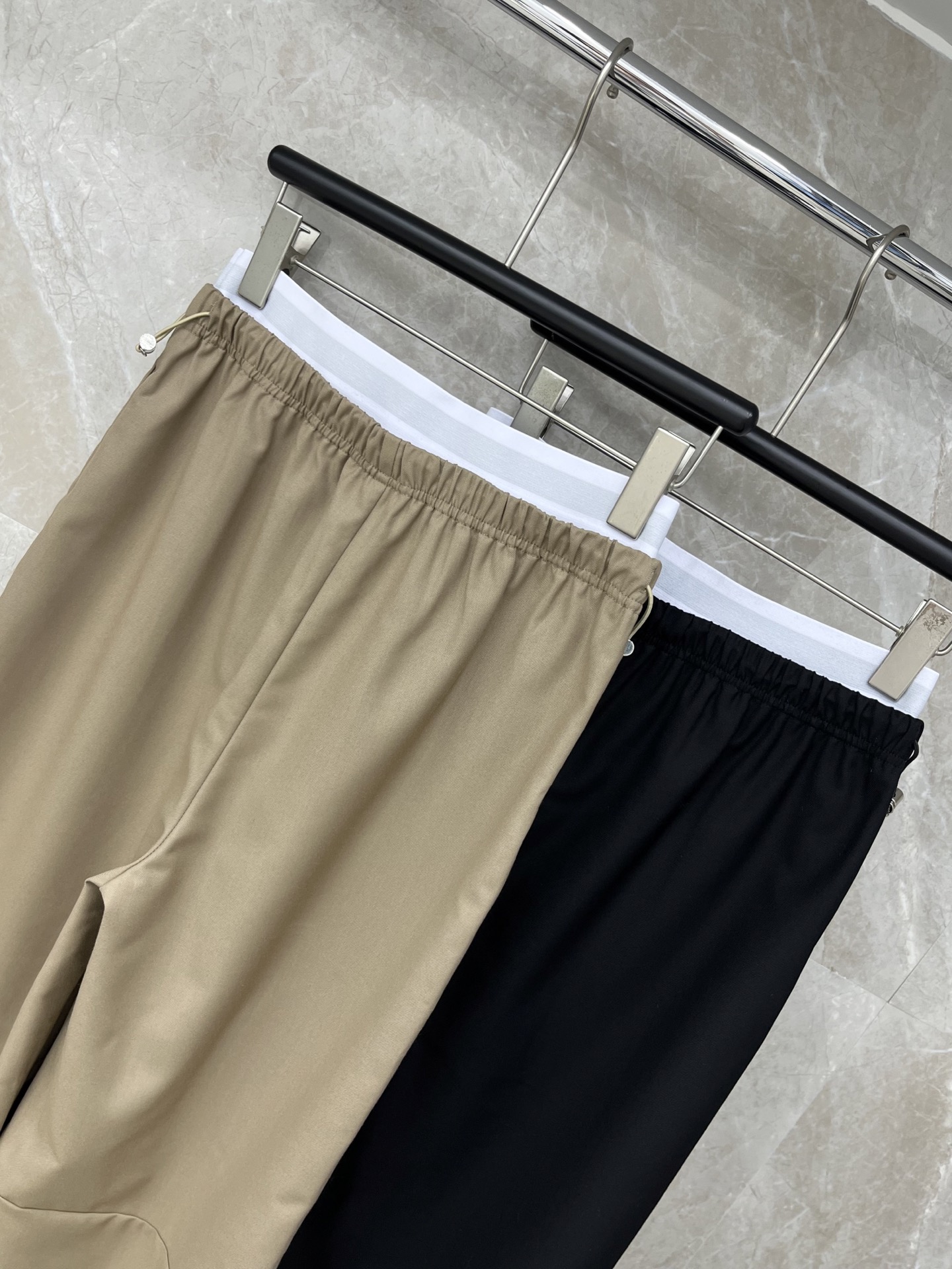 🛒𝐍𝐄𝐖 · 𝟐𝟎𝟐6/爆款现货【早春新款】Loe*｜26新款松紧字母织带休闲裤颜色百搭高级 尽显高级随