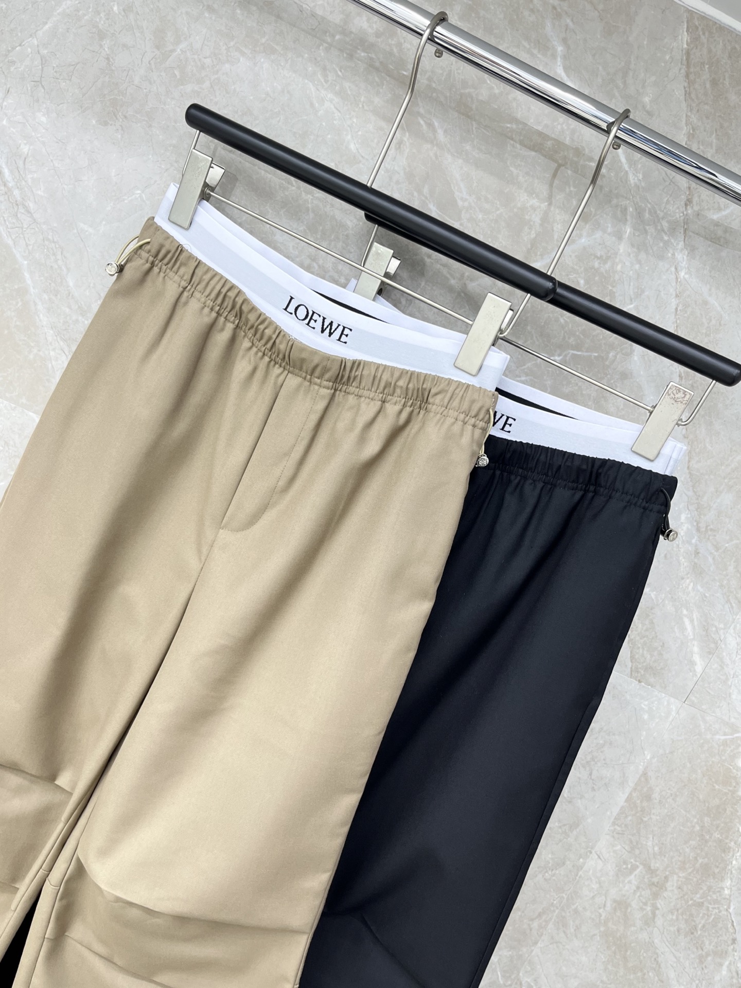 🛒𝐍𝐄𝐖 · 𝟐𝟎𝟐6/爆款现货【早春新款】Loe*｜26新款松紧字母织带休闲裤颜色百搭高级 尽显高级随