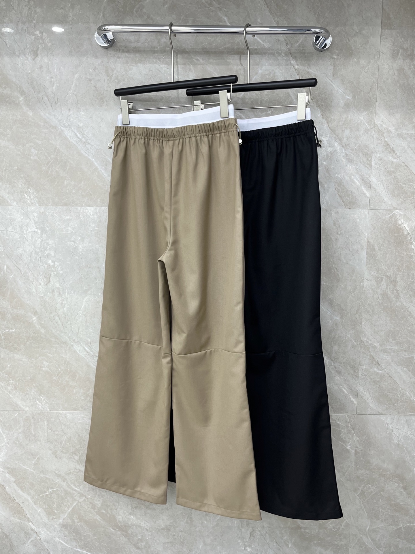 🛒𝐍𝐄𝐖 · 𝟐𝟎𝟐6/爆款现货【早春新款】Loe*｜26新款松紧字母织带休闲裤颜色百搭高级 尽显高级随