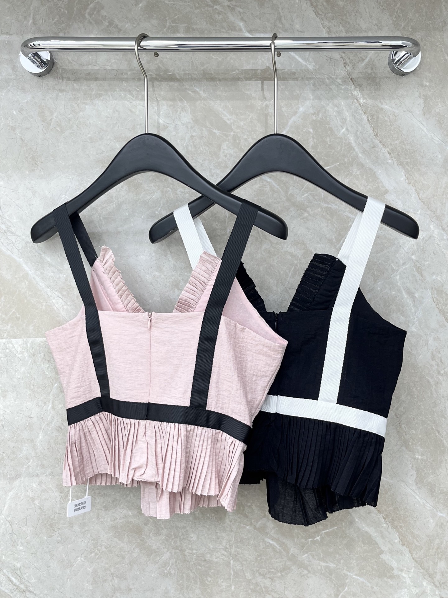 🛒𝐍𝐄𝐖 · 𝟐𝟎𝟐6/爆款现货原单品质 小众*｜2026新品荷叶边撞色蝴蝶结吊带高端设计 百褶下摆 高