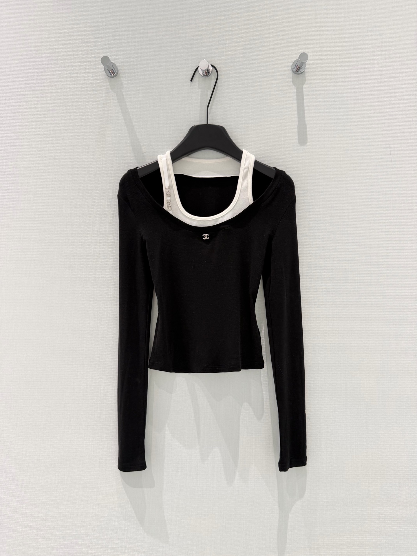 🛒𝐍𝐄𝐖 · 𝟐𝟎𝟐6/爆款现货设计师 原创｜2026新款天丝羊毛🦙假两件打底衫云感舒适的系列！上身的触