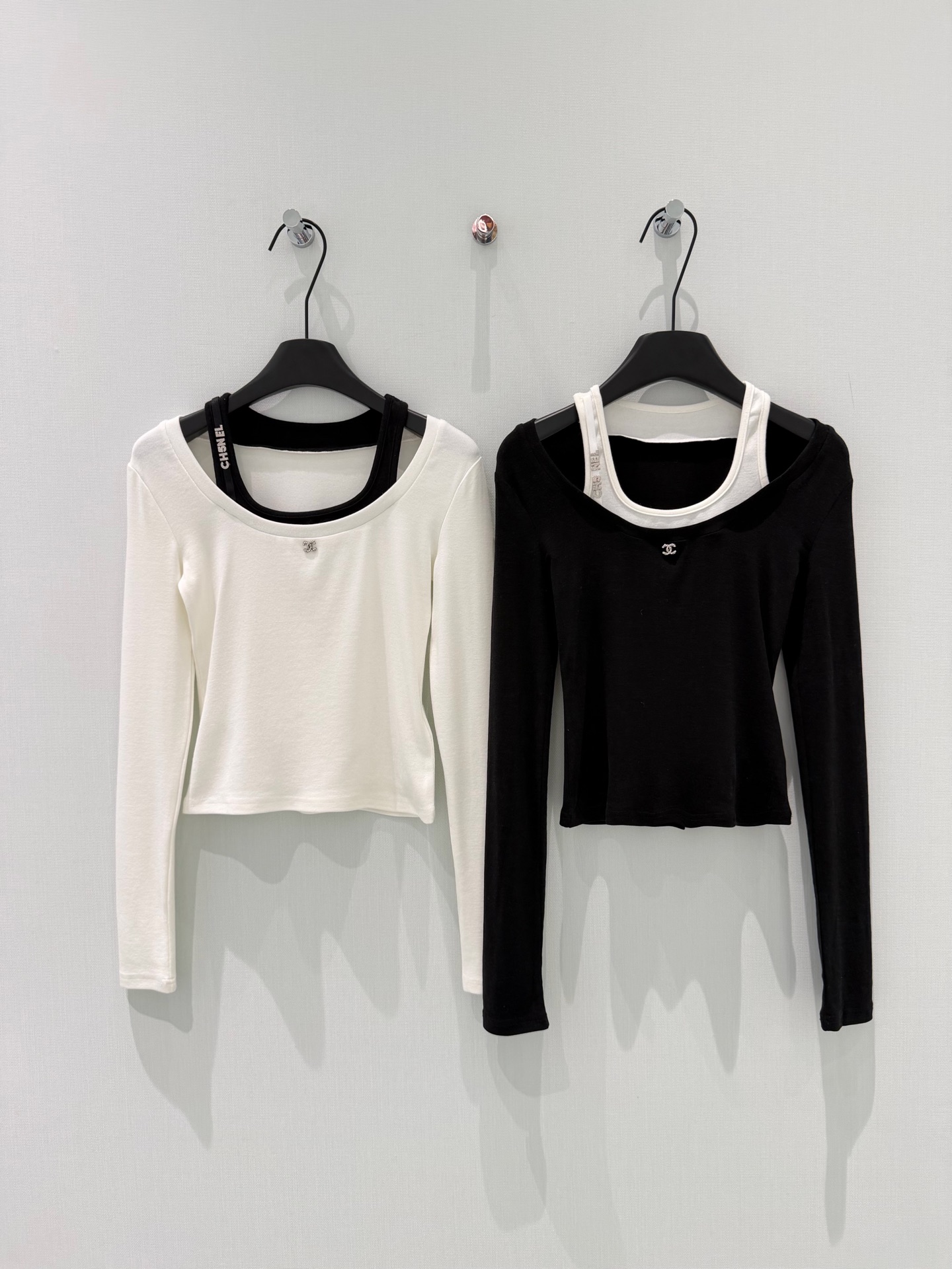 🛒𝐍𝐄𝐖 · 𝟐𝟎𝟐6/爆款现货设计师 原创｜2026新款天丝羊毛🦙假两件打底衫云感舒适的系列！上身的触