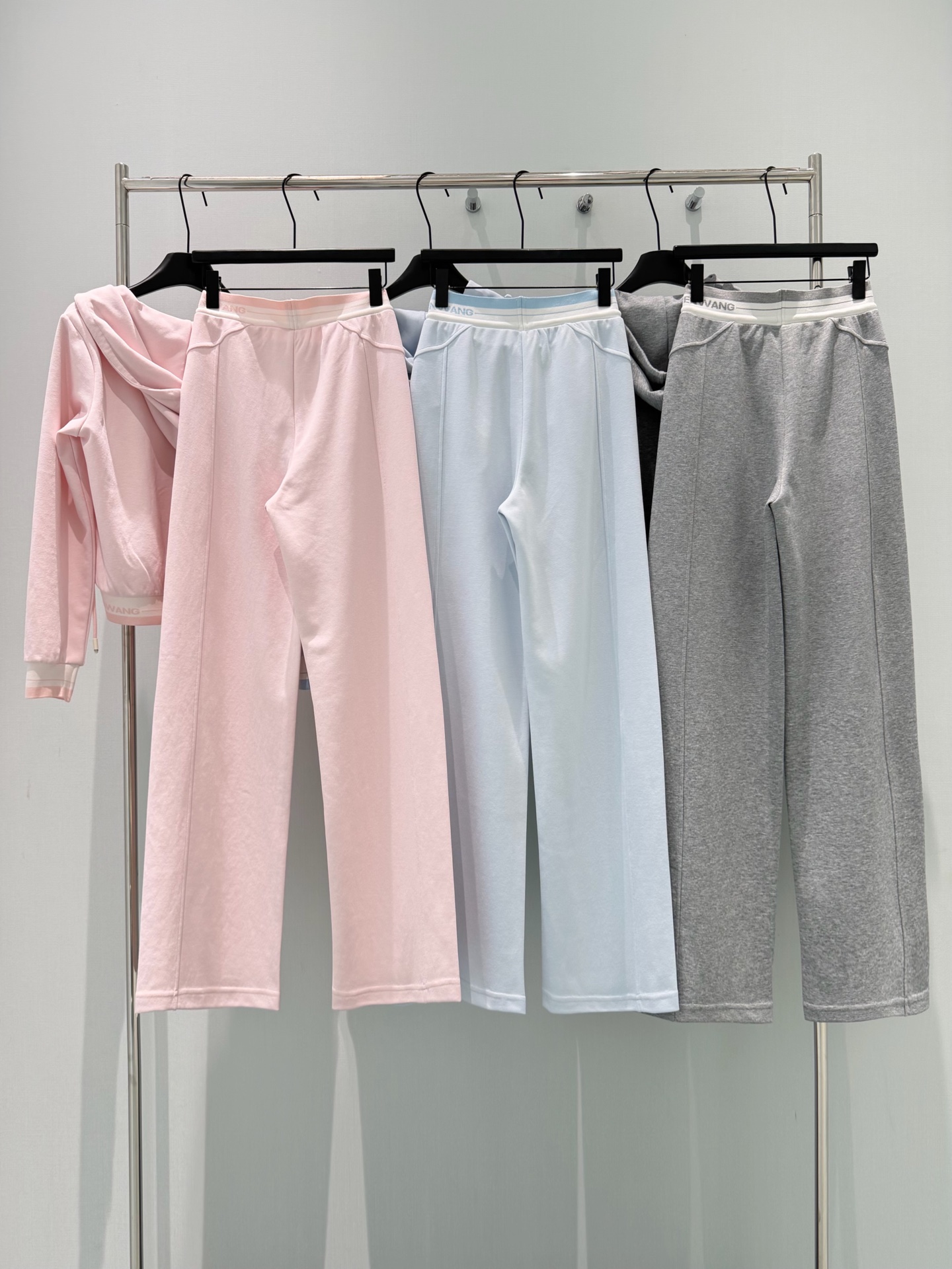 🛒𝐍𝐄𝐖 · 𝟐𝟎𝟐6/爆款现货设计师 原创｜26早春新品仿醋酸纤维织带字母套装！高端定制拉链卫衣外套，