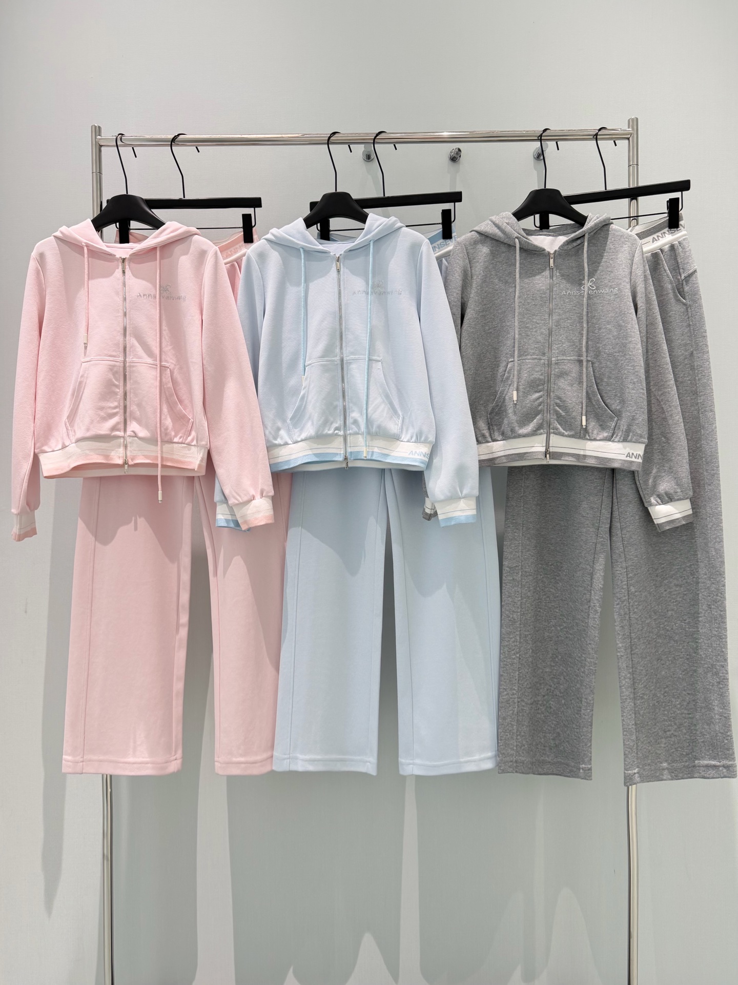 🛒𝐍𝐄𝐖 · 𝟐𝟎𝟐6/爆款现货设计师 原创｜26早春新品仿醋酸纤维织带字母套装！高端定制拉链卫衣外套，