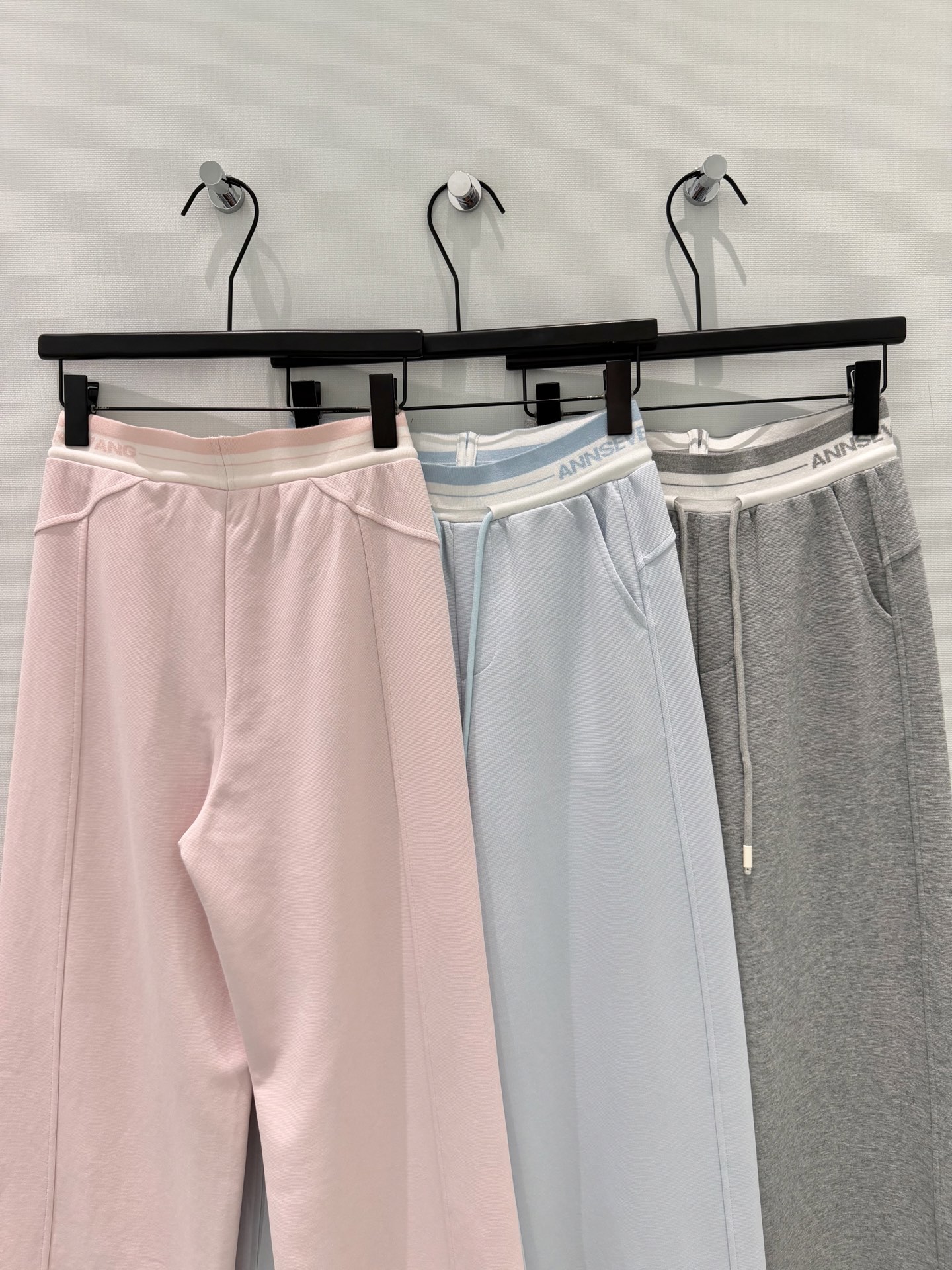 🛒𝐍𝐄𝐖 · 𝟐𝟎𝟐6/爆款现货设计师 原创｜26早春新品仿醋酸纤维织带字母套装！高端定制拉链卫衣外套，