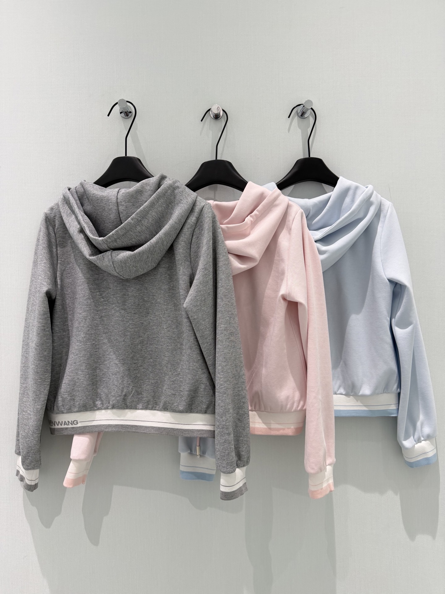 🛒𝐍𝐄𝐖 · 𝟐𝟎𝟐6/爆款现货设计师 原创｜26早春新品仿醋酸纤维织带字母套装！高端定制拉链卫衣外套，