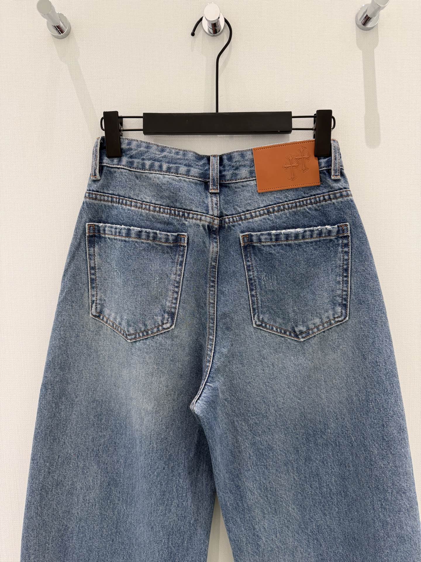 🛒𝐍𝐄𝐖 · 𝟐𝟎𝟐6/爆款现货原创 克罗星｜毛边错层印花镰刀牛仔裤采用高端定制面料，牛仔穿起来非常舒适